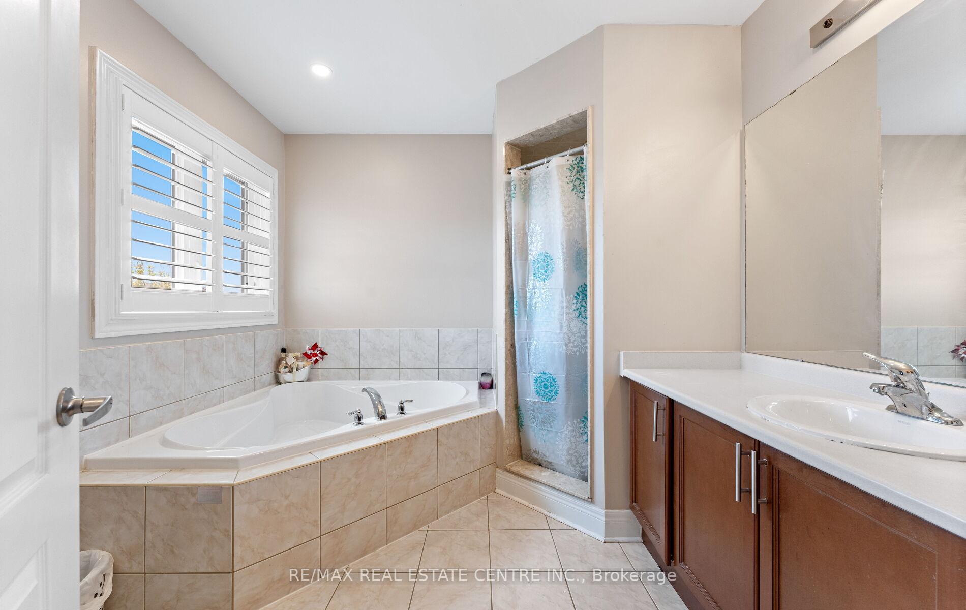 Photo 32 of 148 Bathgate Crescent, Clarington, Courtice — HOMEH