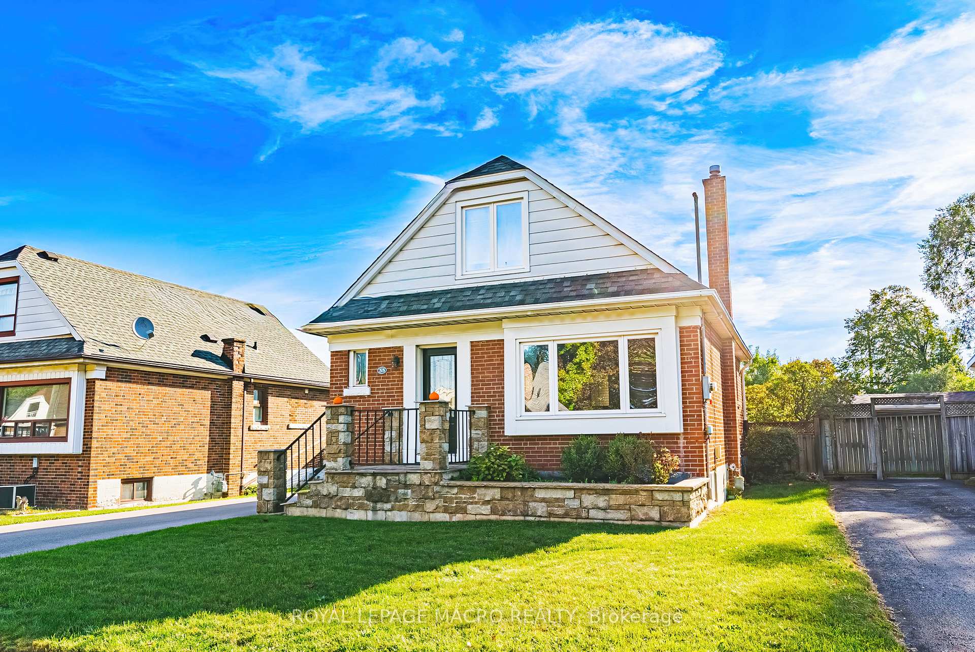 Photo 2 of 35 Ipswich Road, Hamilton, Bartonville — HOMEH