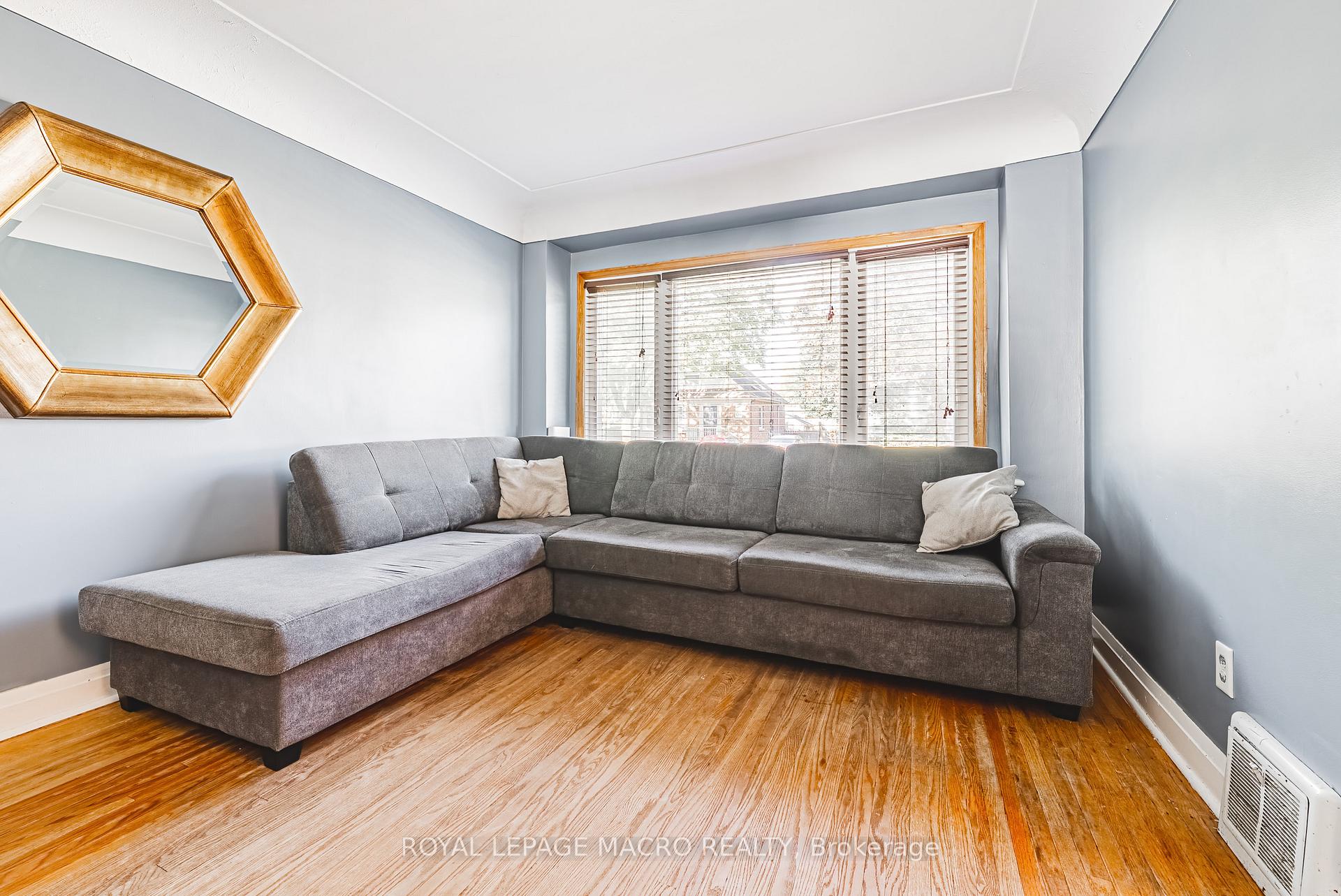 Photo 4 of 35 Ipswich Road, Hamilton, Bartonville — HOMEH