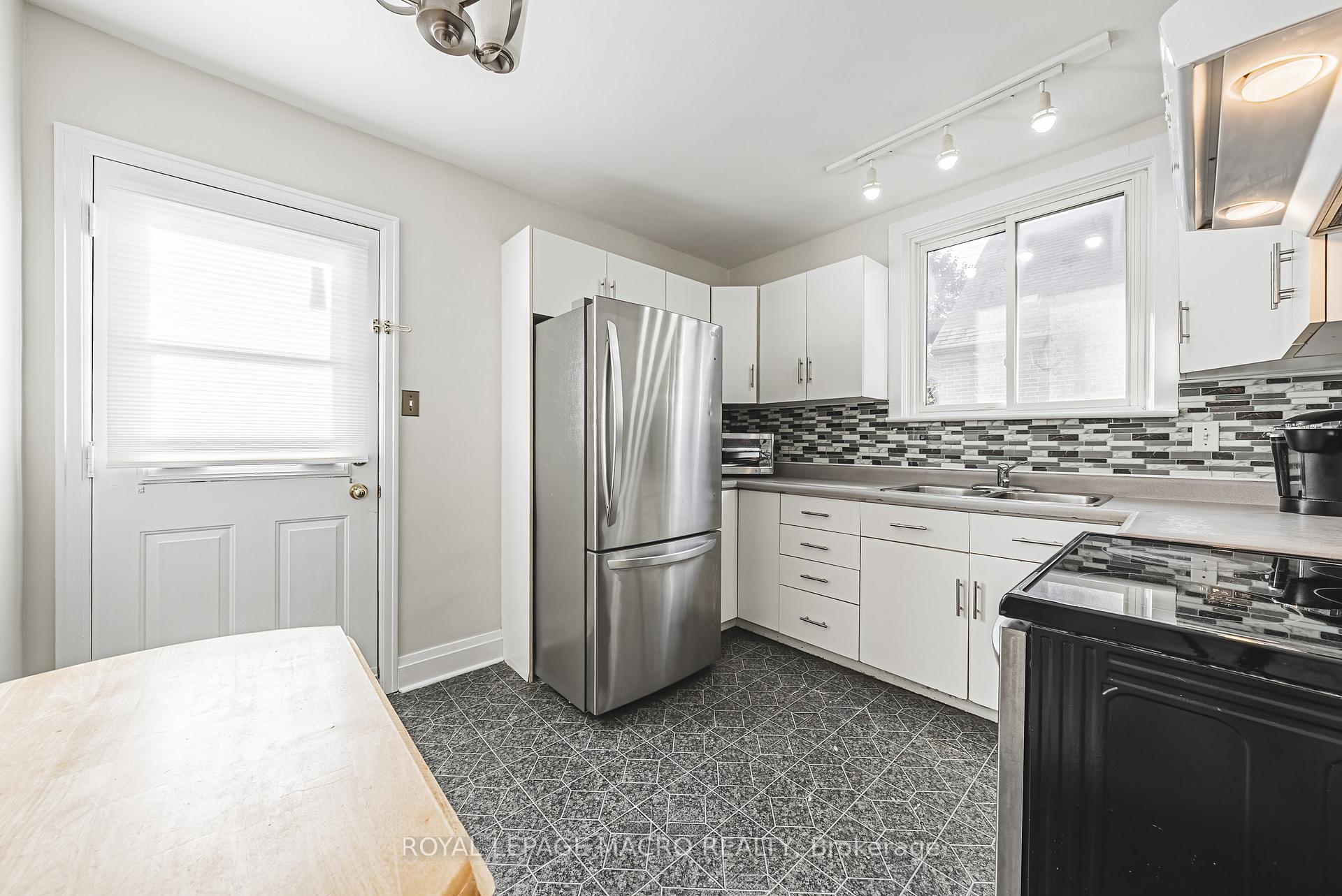 Photo 6 of 35 Ipswich Road, Hamilton, Bartonville — HOMEH