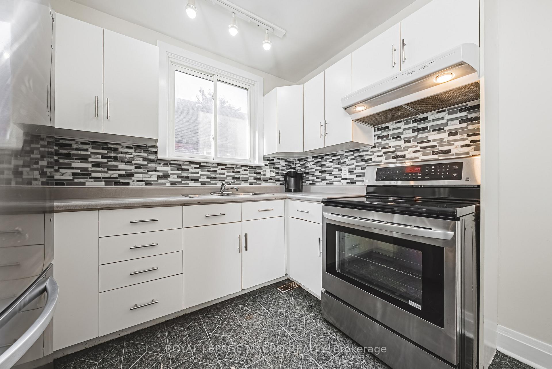 Photo 7 of 35 Ipswich Road, Hamilton, Bartonville — HOMEH