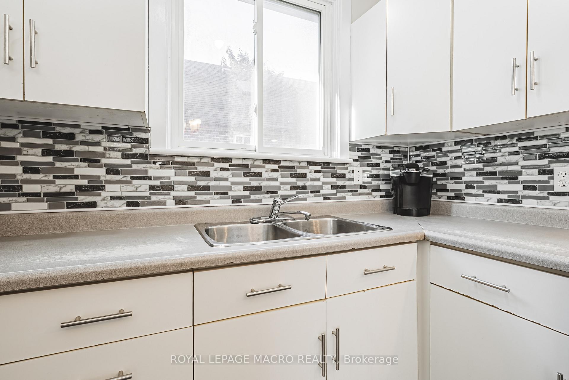Photo 8 of 35 Ipswich Road, Hamilton, Bartonville — HOMEH