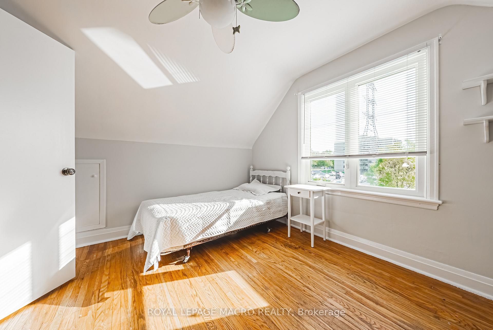 Photo 14 of 35 Ipswich Road, Hamilton, Bartonville — HOMEH