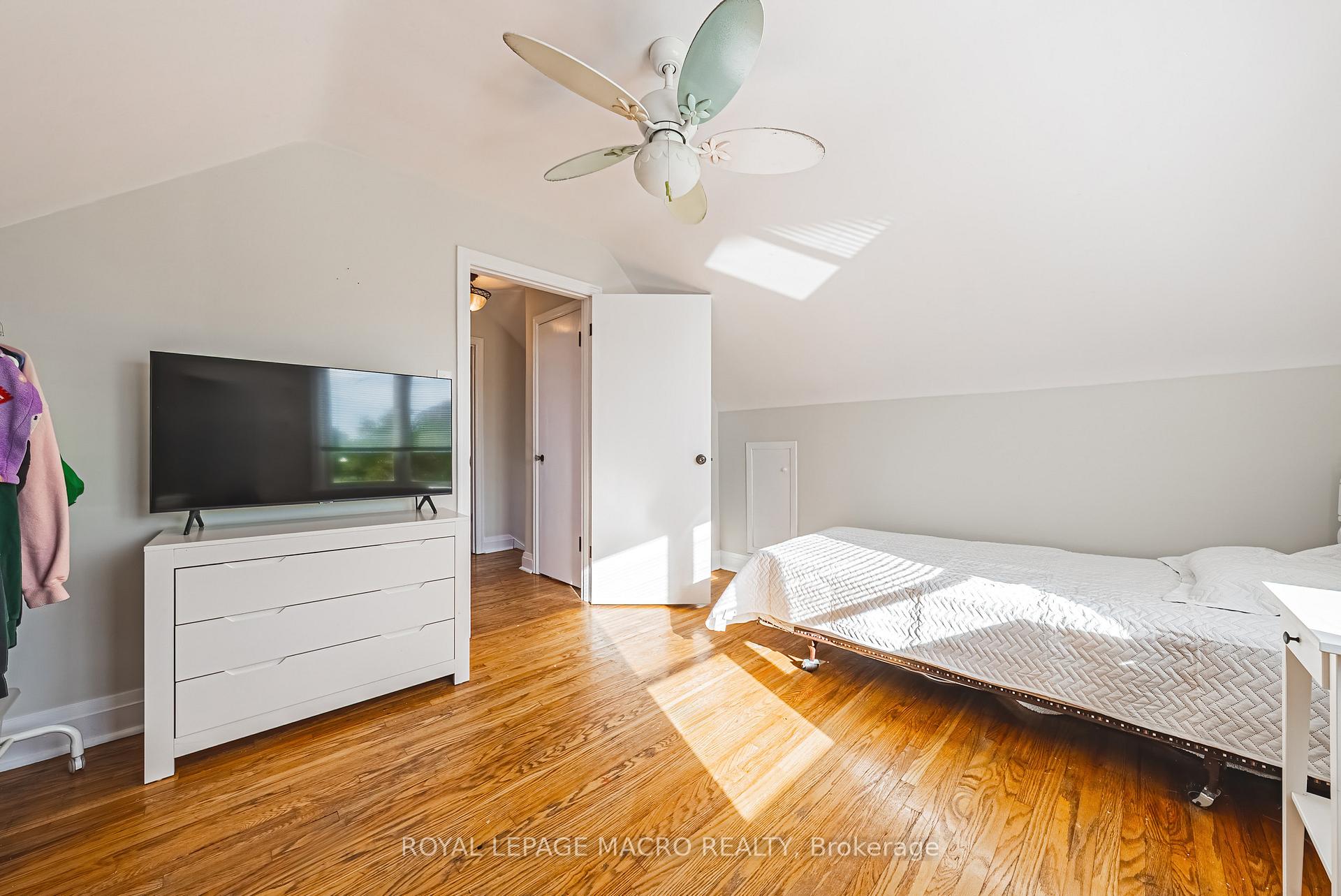 Photo 15 of 35 Ipswich Road, Hamilton, Bartonville — HOMEH