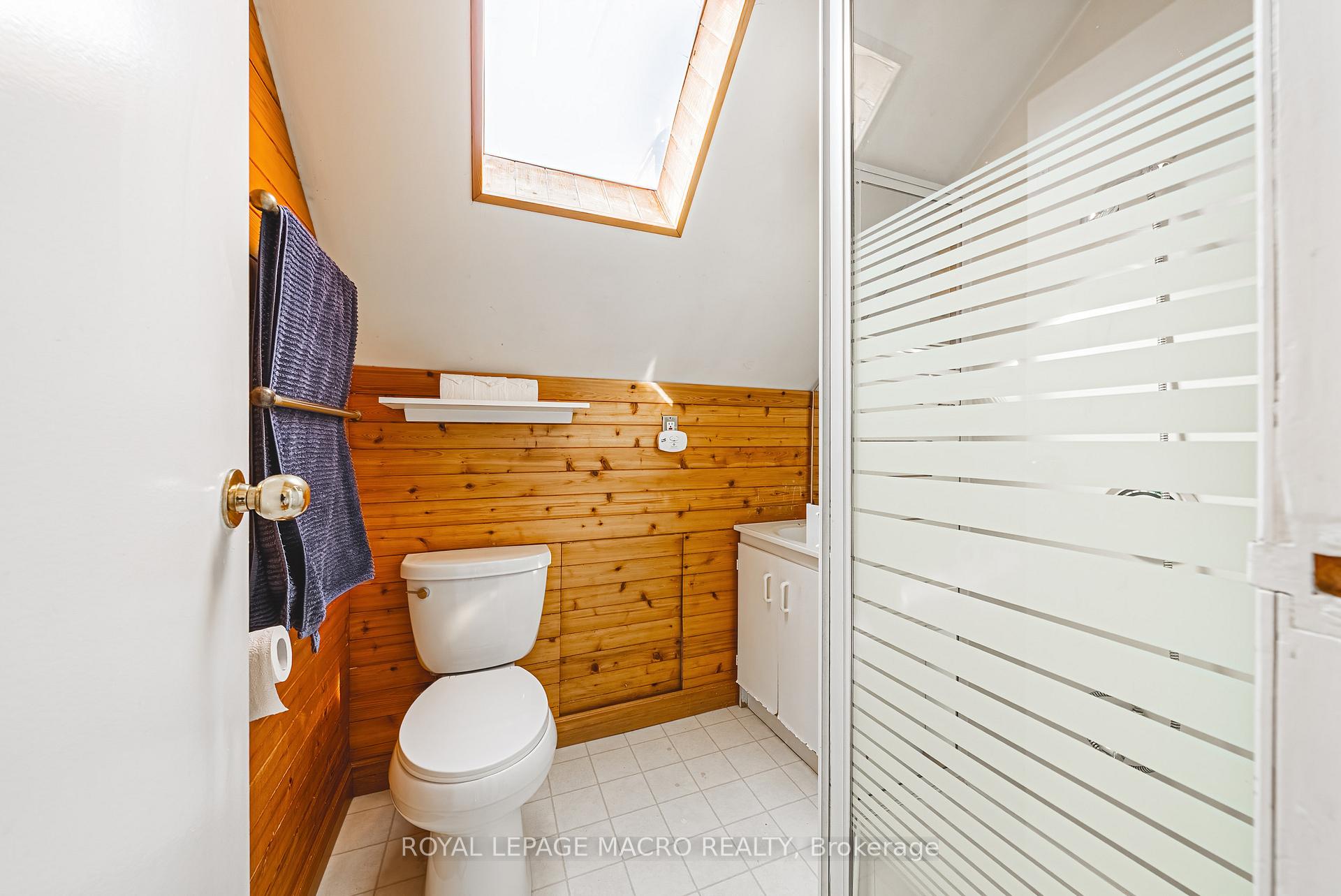 Photo 16 of 35 Ipswich Road, Hamilton, Bartonville — HOMEH