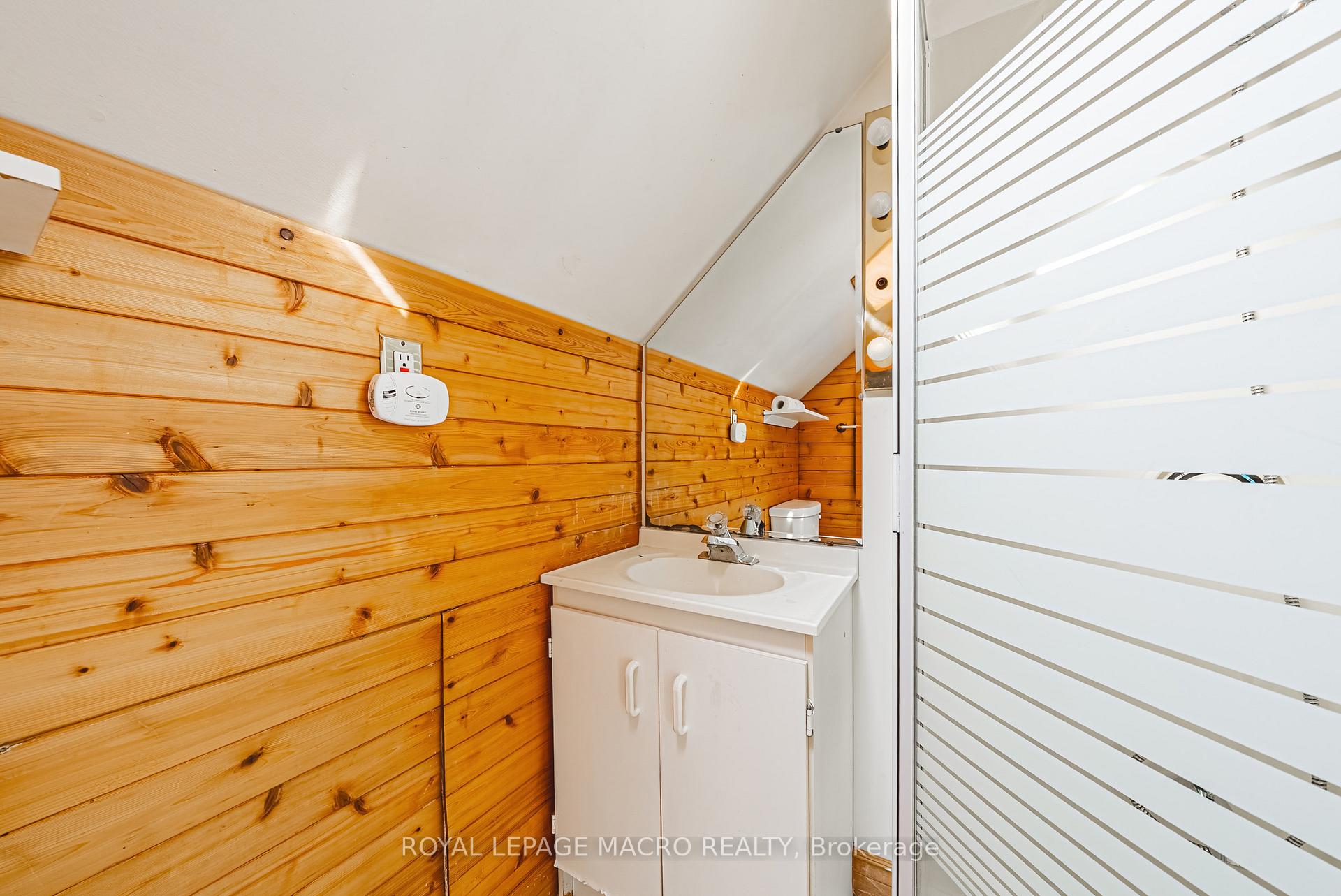 Photo 17 of 35 Ipswich Road, Hamilton, Bartonville — HOMEH