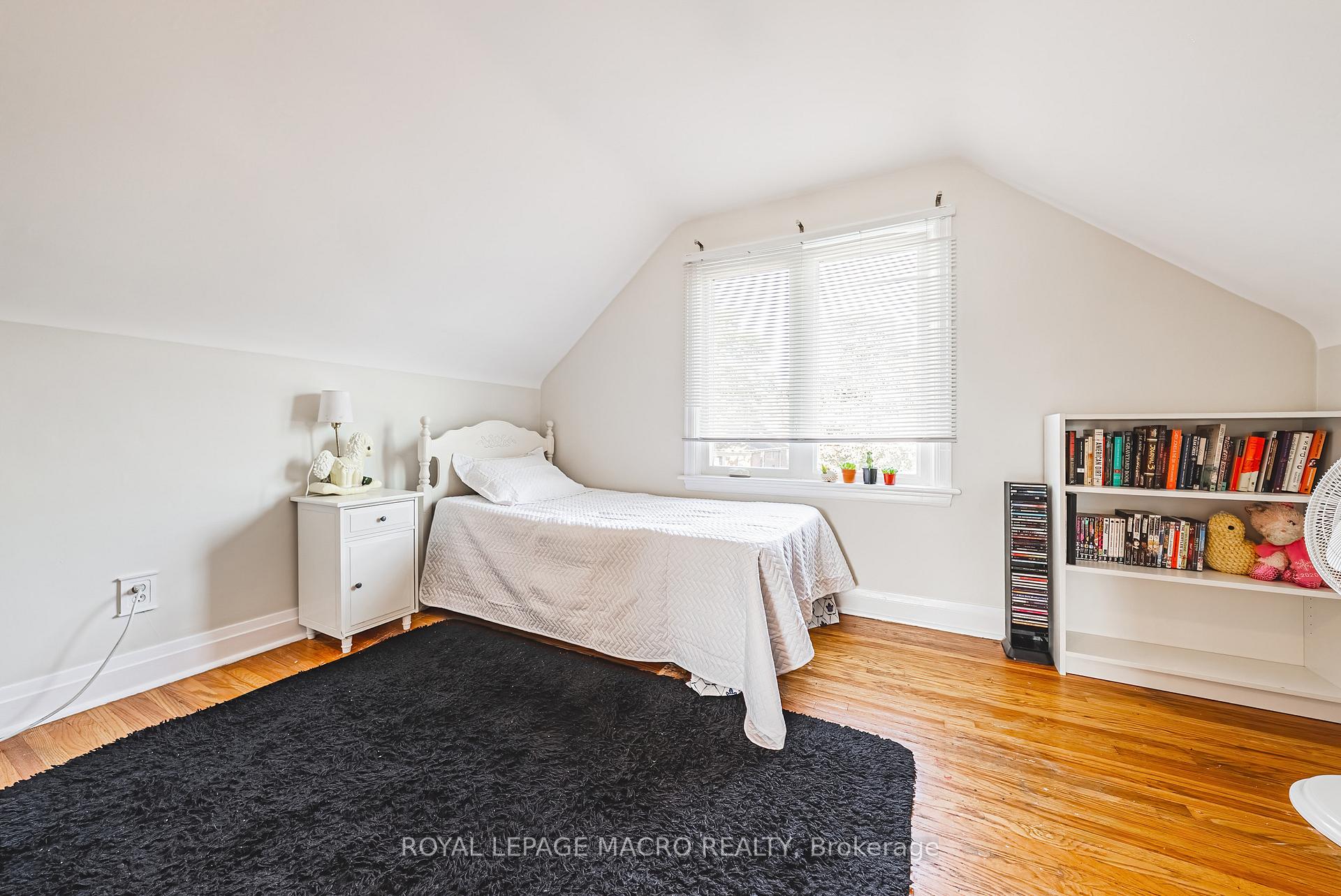 Photo 18 of 35 Ipswich Road, Hamilton, Bartonville — HOMEH