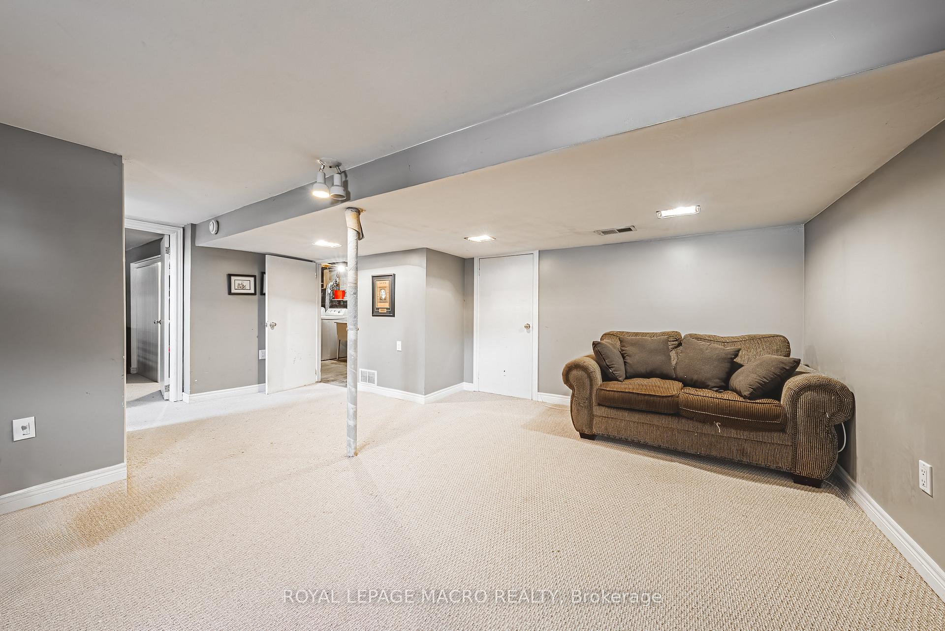 Photo 22 of 35 Ipswich Road, Hamilton, Bartonville — HOMEH
