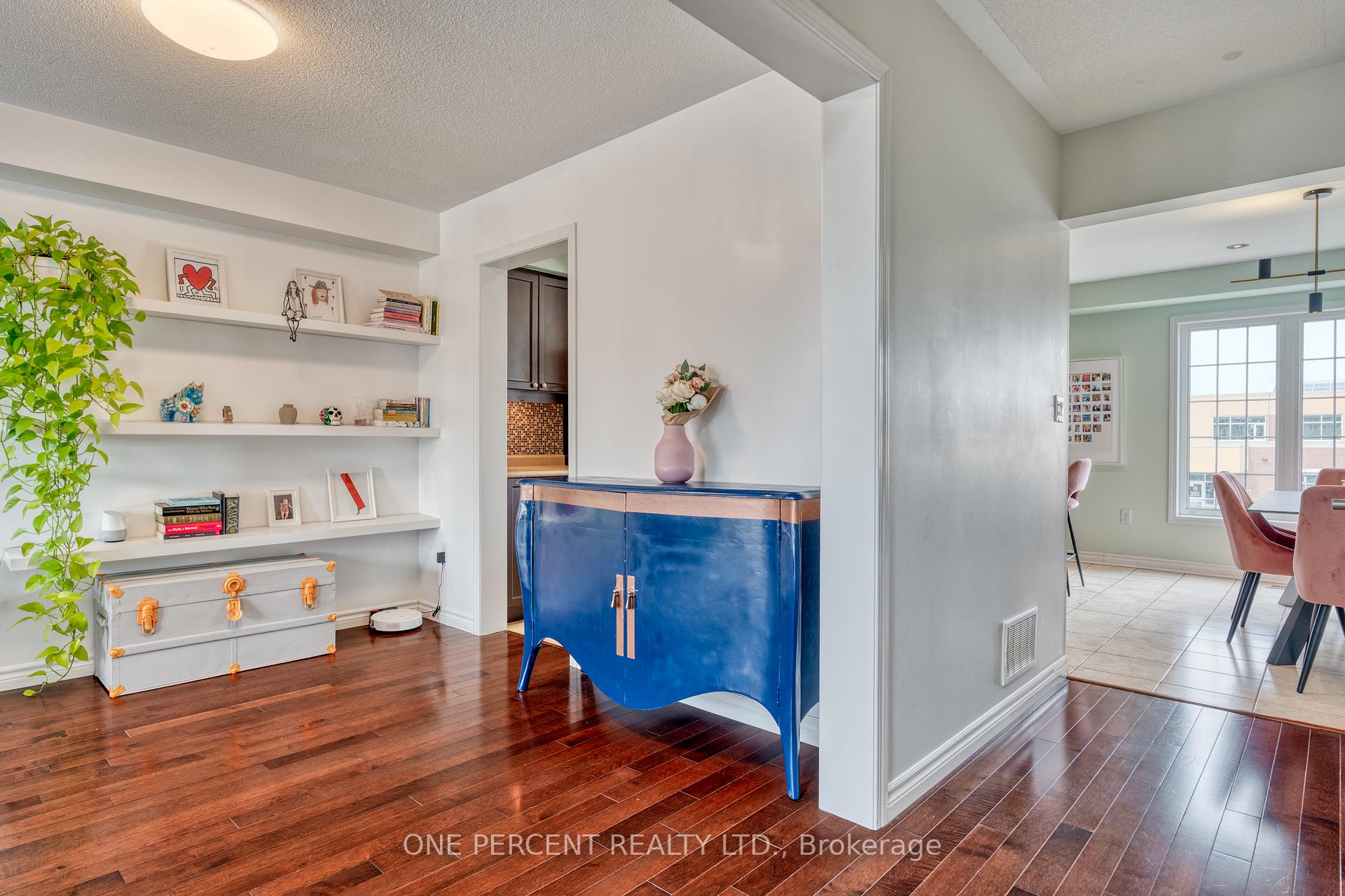 Photo 11 of 38 Ohara Lane, Hamilton, Meadowlands — HOMEH