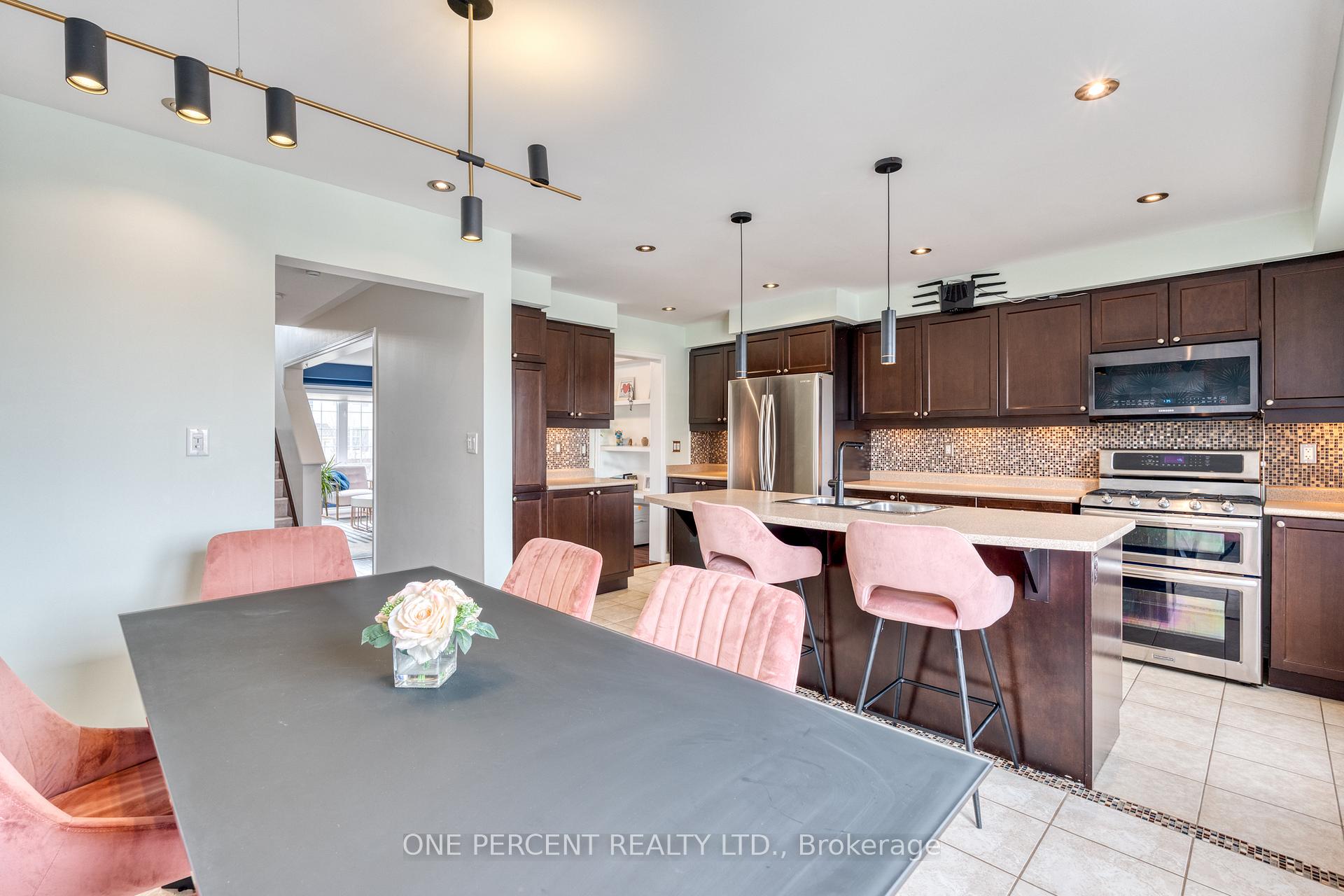 Photo 14 of 38 Ohara Lane, Hamilton, Meadowlands — HOMEH