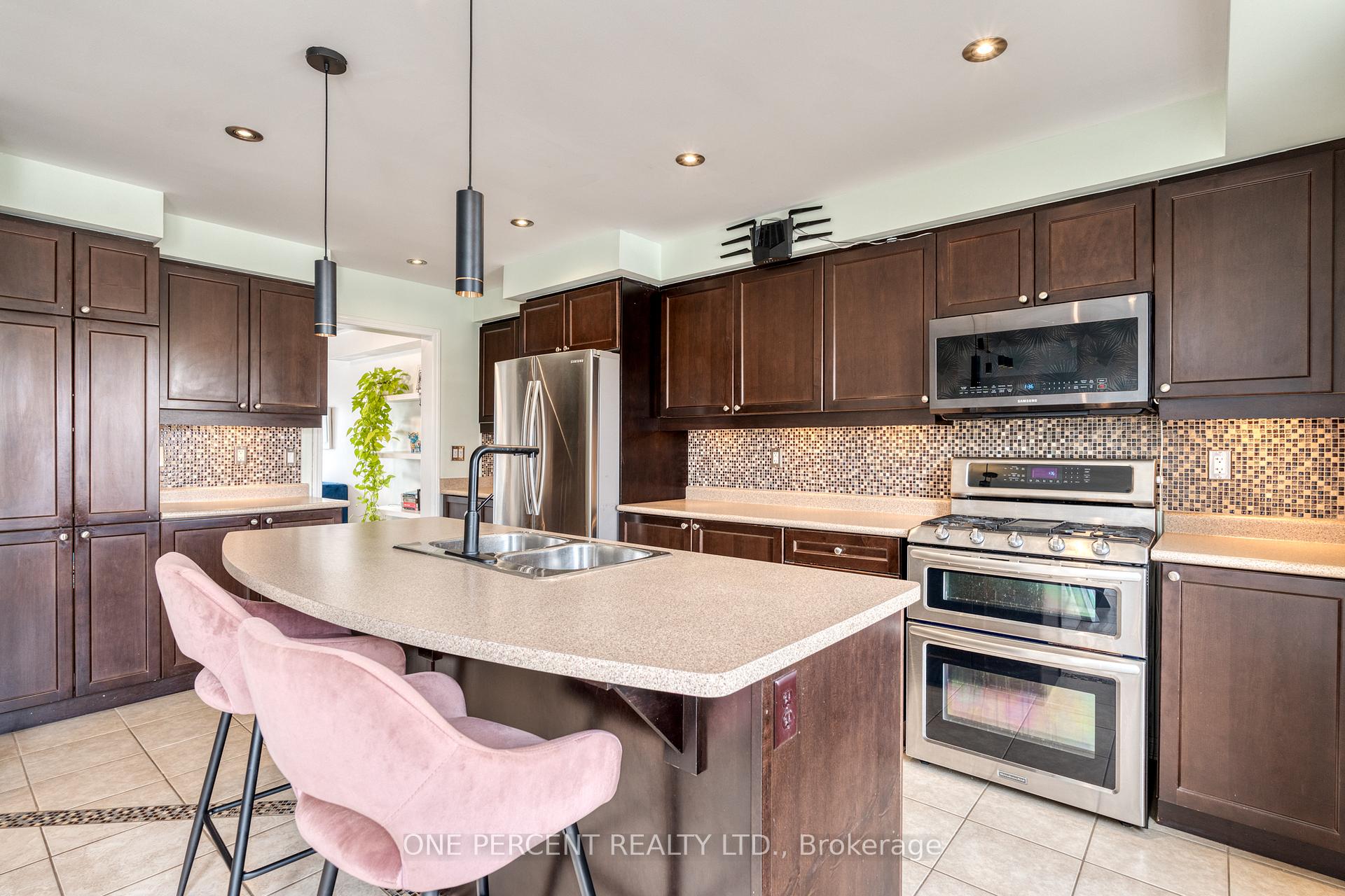 Photo 16 of 38 Ohara Lane, Hamilton, Meadowlands — HOMEH