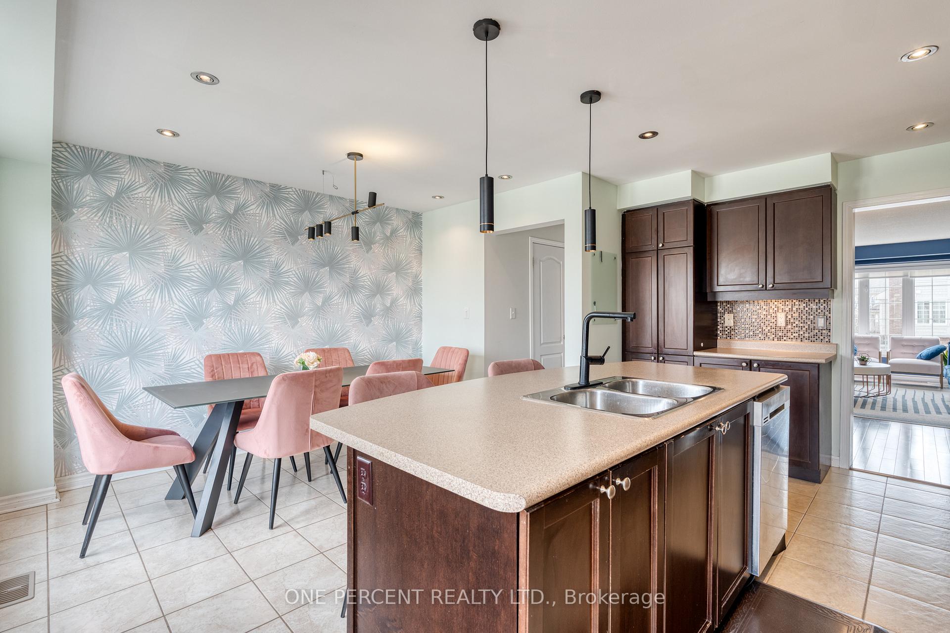 Photo 17 of 38 Ohara Lane, Hamilton, Meadowlands — HOMEH