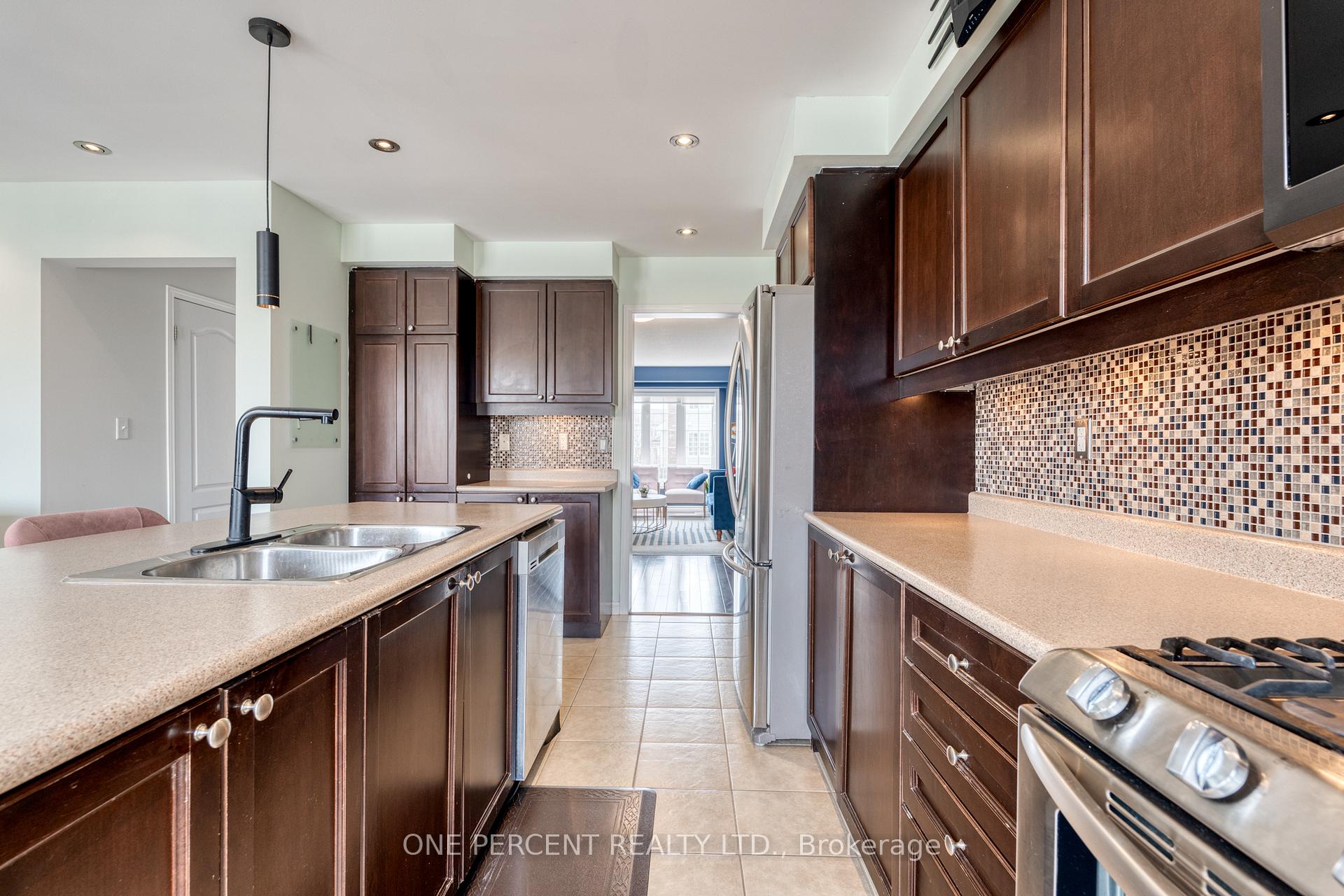 Photo 18 of 38 Ohara Lane, Hamilton, Meadowlands — HOMEH