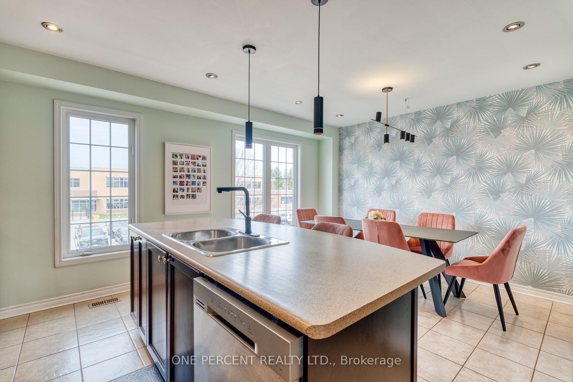 Photo 19 of 38 Ohara Lane, Hamilton, Meadowlands — HOMEH