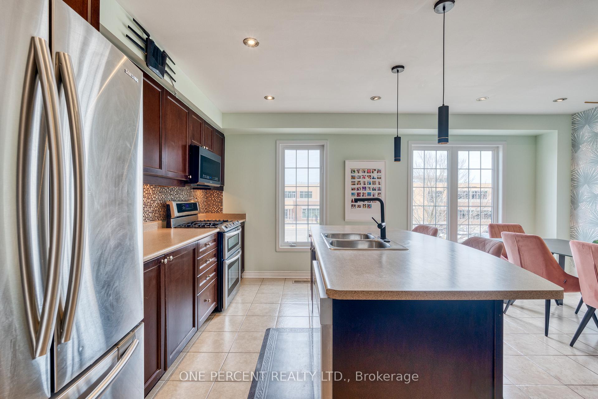 Photo 20 of 38 Ohara Lane, Hamilton, Meadowlands — HOMEH