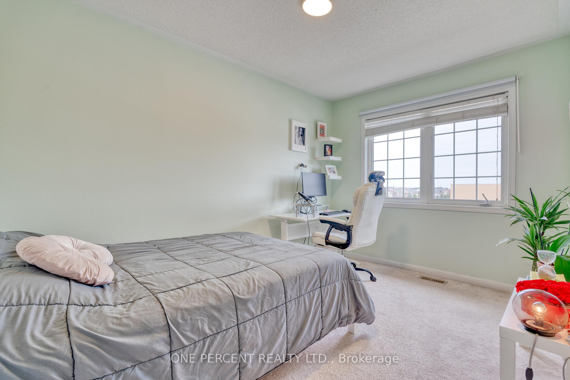 Photo 25 of 38 Ohara Lane, Hamilton, Meadowlands — HOMEH