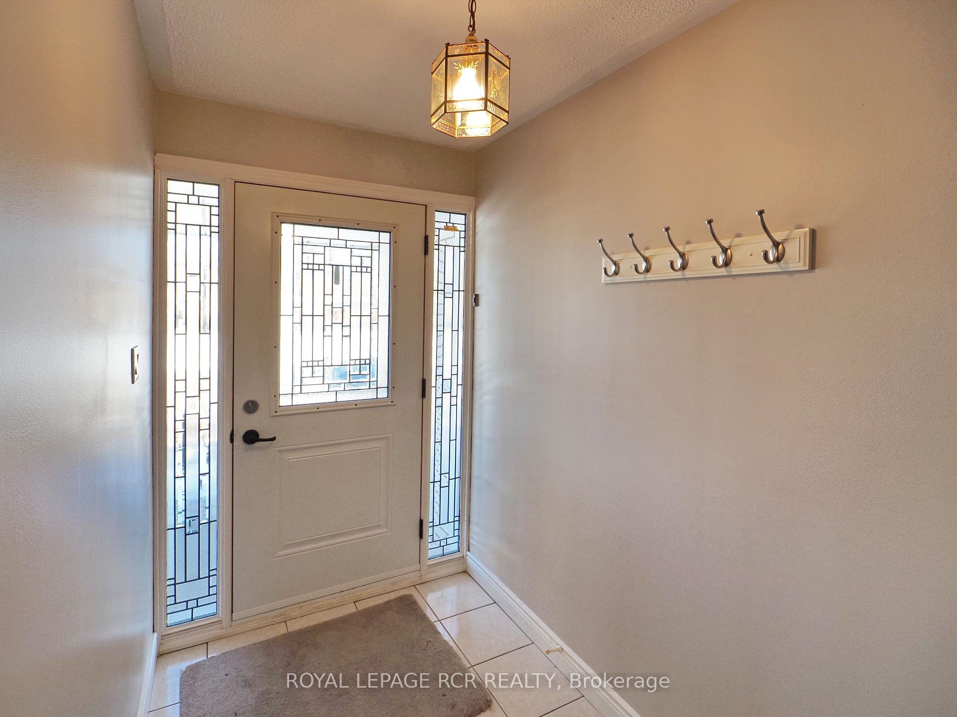 Photo 8 of 78 Birchview Crescent, Caledon, Bolton North — HOMEH