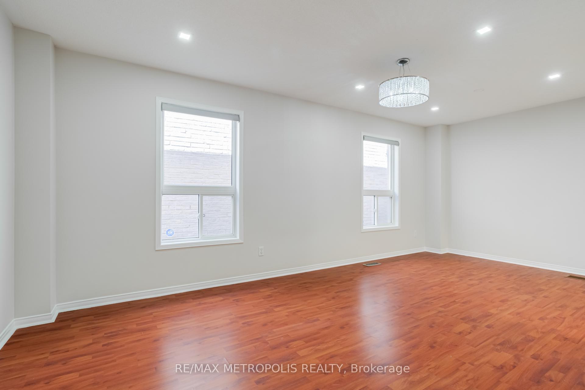 Photo 5 of 26 Perfitt Crescent, Ajax, Central — HOMEH
