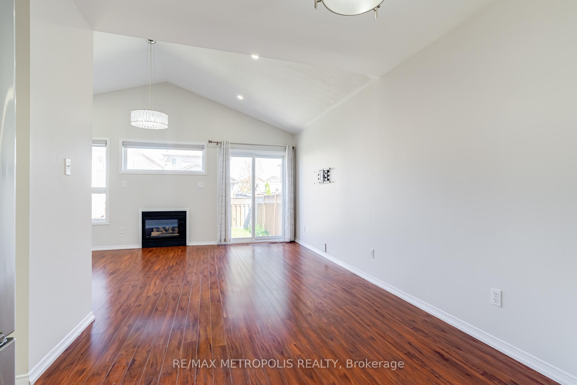 Photo 7 of 26 Perfitt Crescent, Ajax, Central — HOMEH