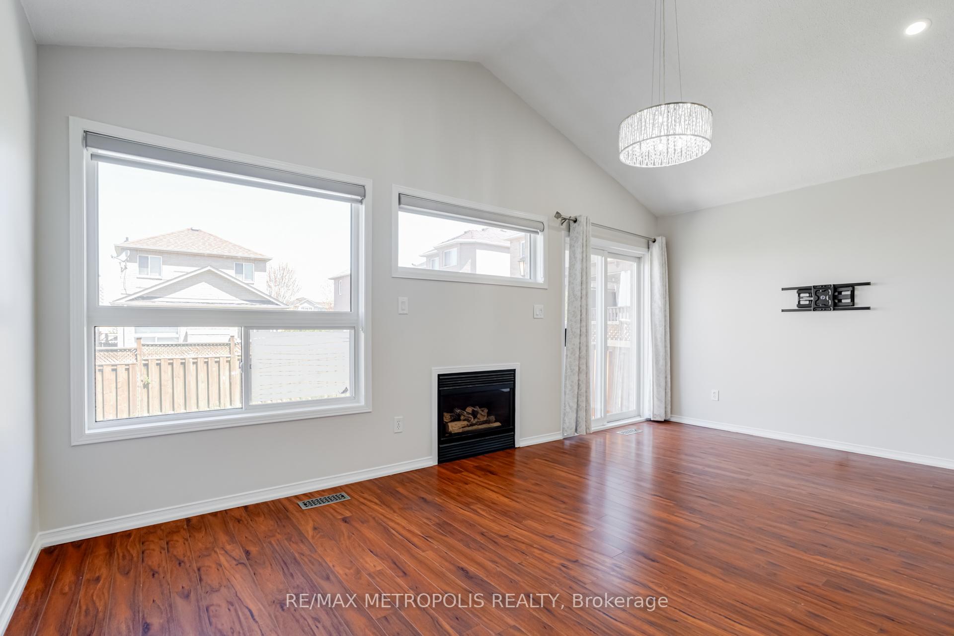 Photo 11 of 26 Perfitt Crescent, Ajax, Central — HOMEH
