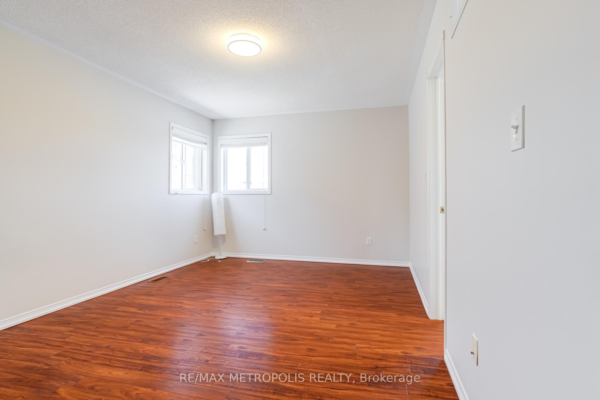 Photo 18 of 26 Perfitt Crescent, Ajax, Central — HOMEH