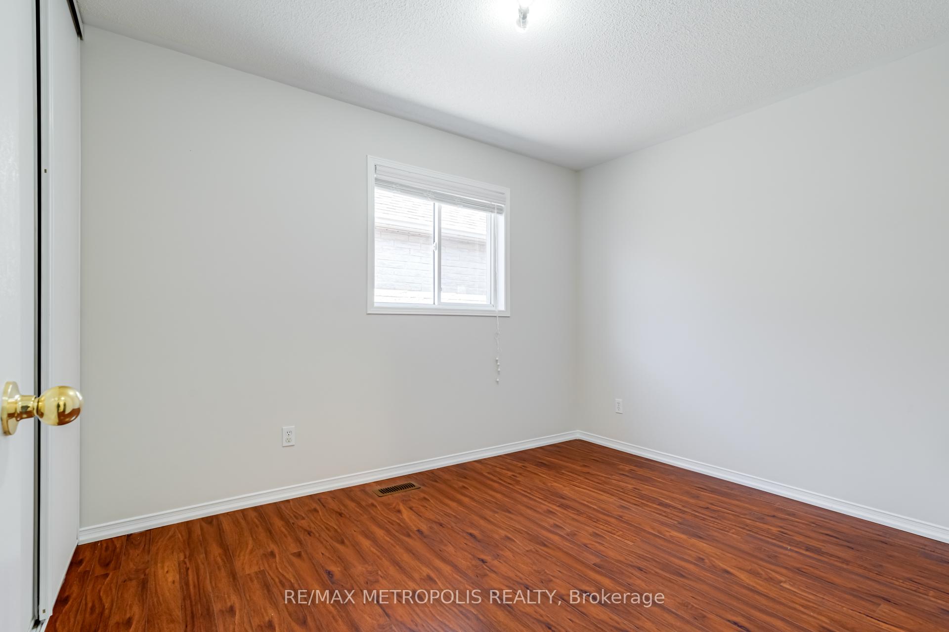 Photo 21 of 26 Perfitt Crescent, Ajax, Central — HOMEH