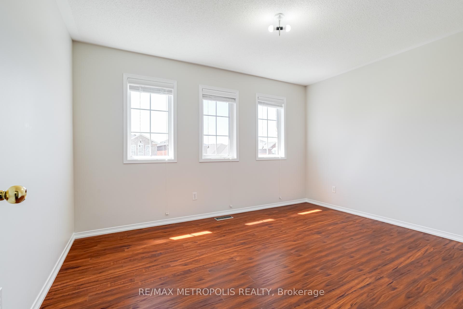 Photo 24 of 26 Perfitt Crescent, Ajax, Central — HOMEH
