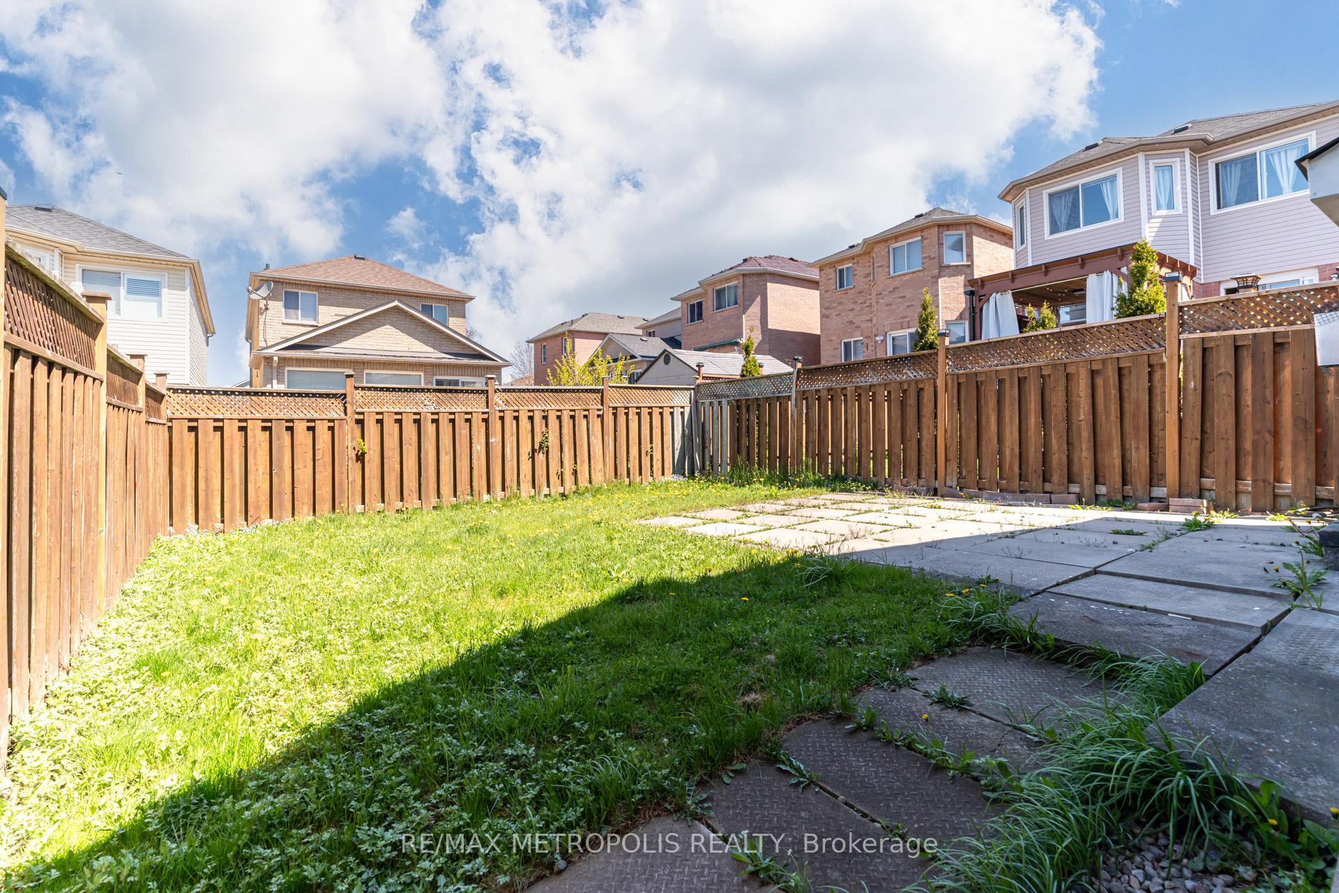 Photo 32 of 26 Perfitt Crescent, Ajax, Central — HOMEH