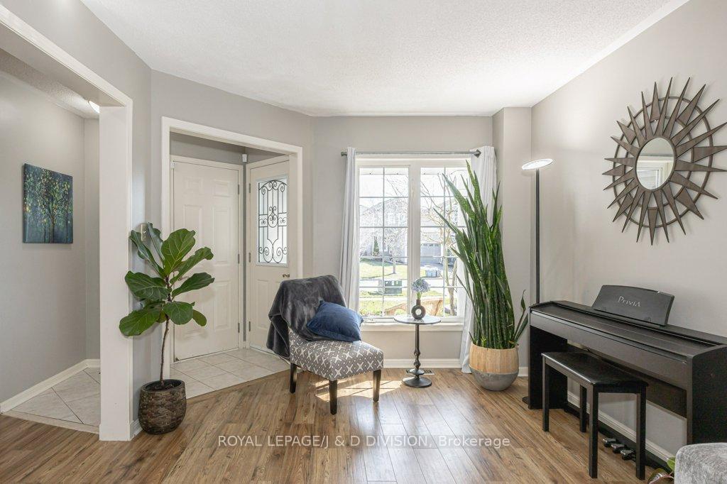 Photo 5 of 52 Hammond Street, Clarington, Bowmanville — HOMEH