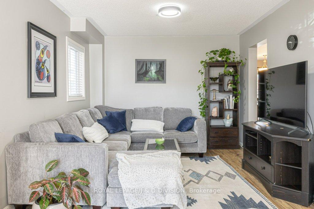 Photo 6 of 52 Hammond Street, Clarington, Bowmanville — HOMEH