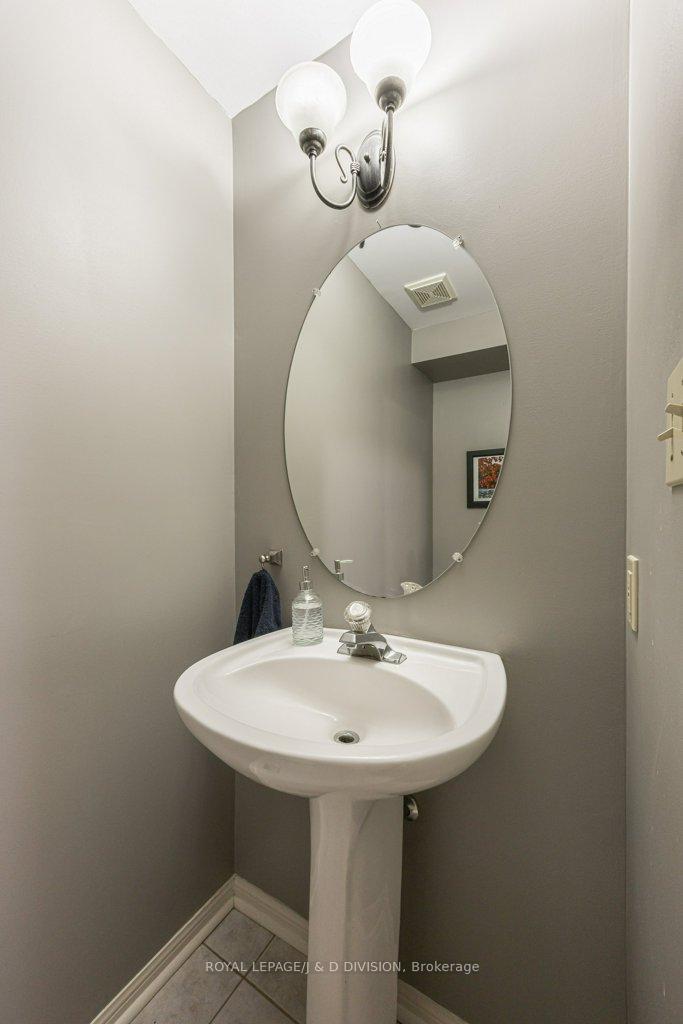 Photo 18 of 52 Hammond Street, Clarington, Bowmanville — HOMEH