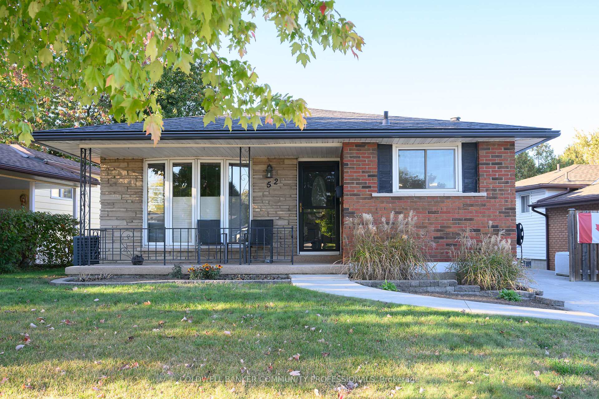Photo 2 of 52 Gardiner Drive, Hamilton, Gilkson — HOMEH