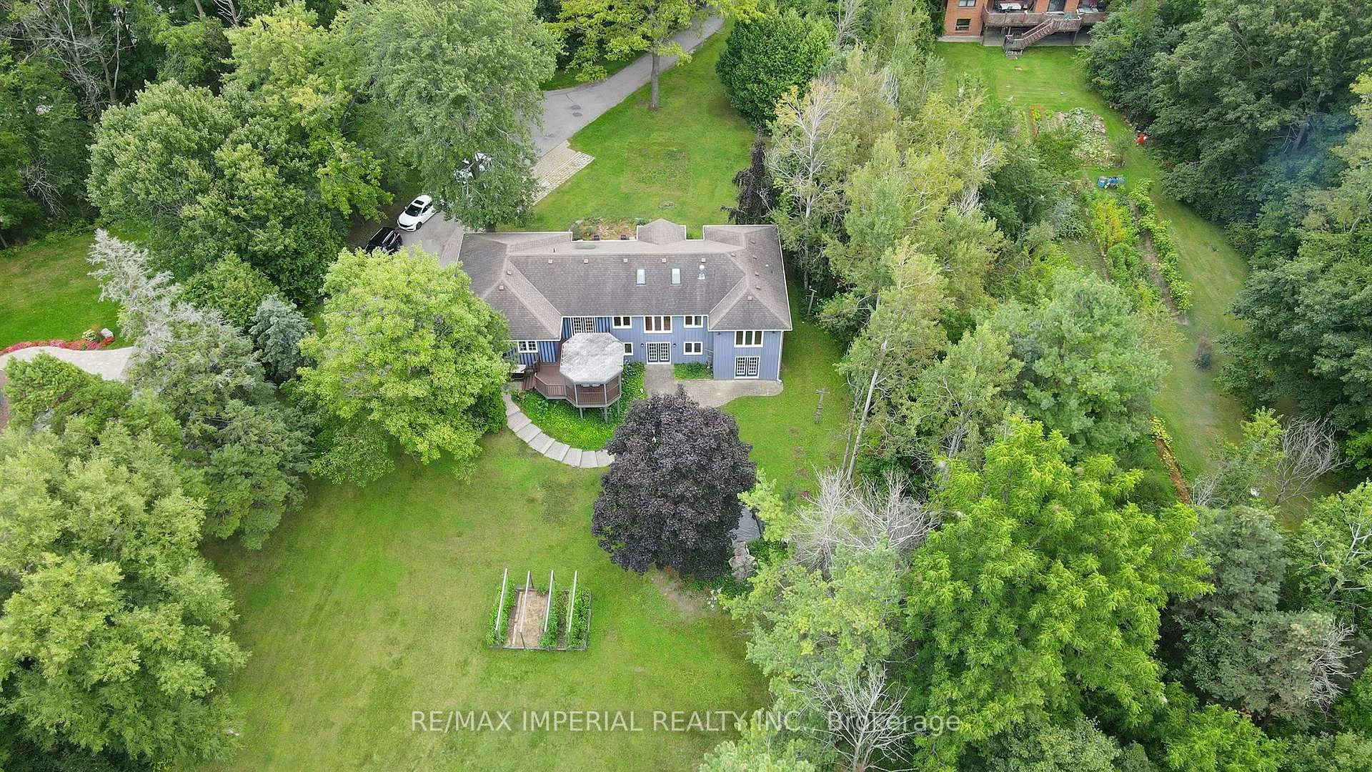 Photo 2 of 282 Ridge Road, Aurora, Aurora Estates — HOMEH