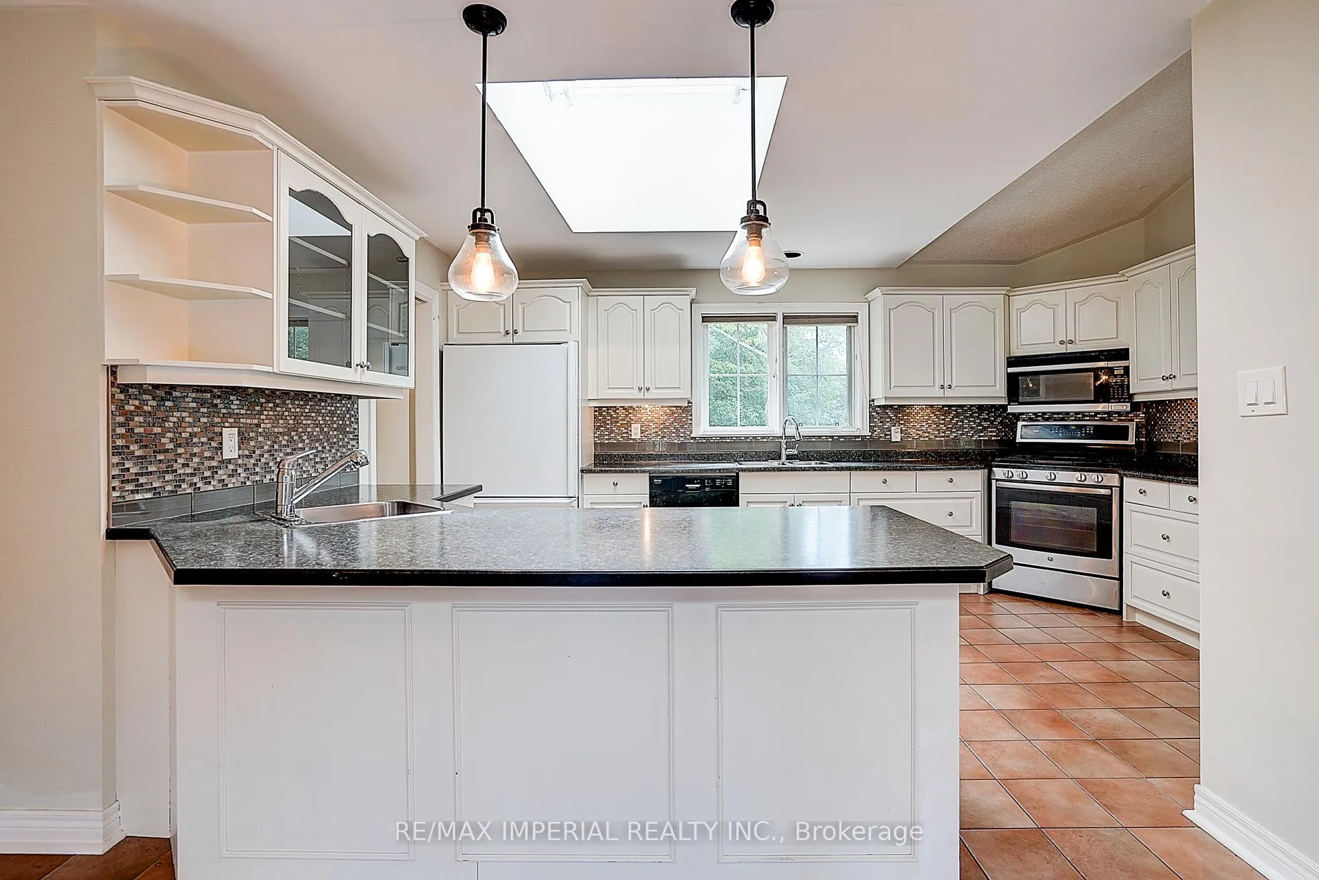 Photo 29 of 282 Ridge Road, Aurora, Aurora Estates — HOMEH
