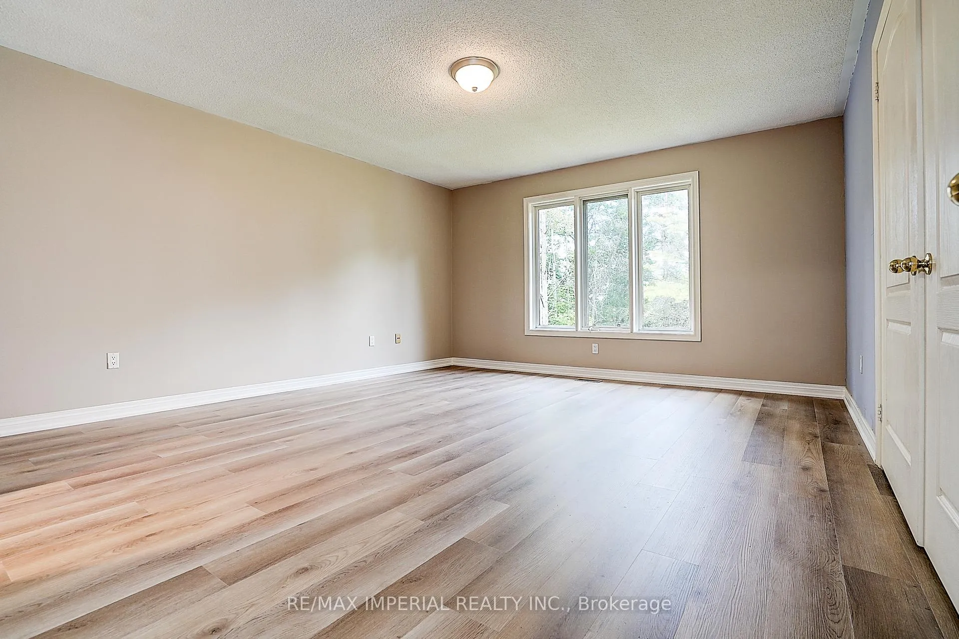 Photo 32 of 282 Ridge Road, Aurora, Aurora Estates — HOMEH