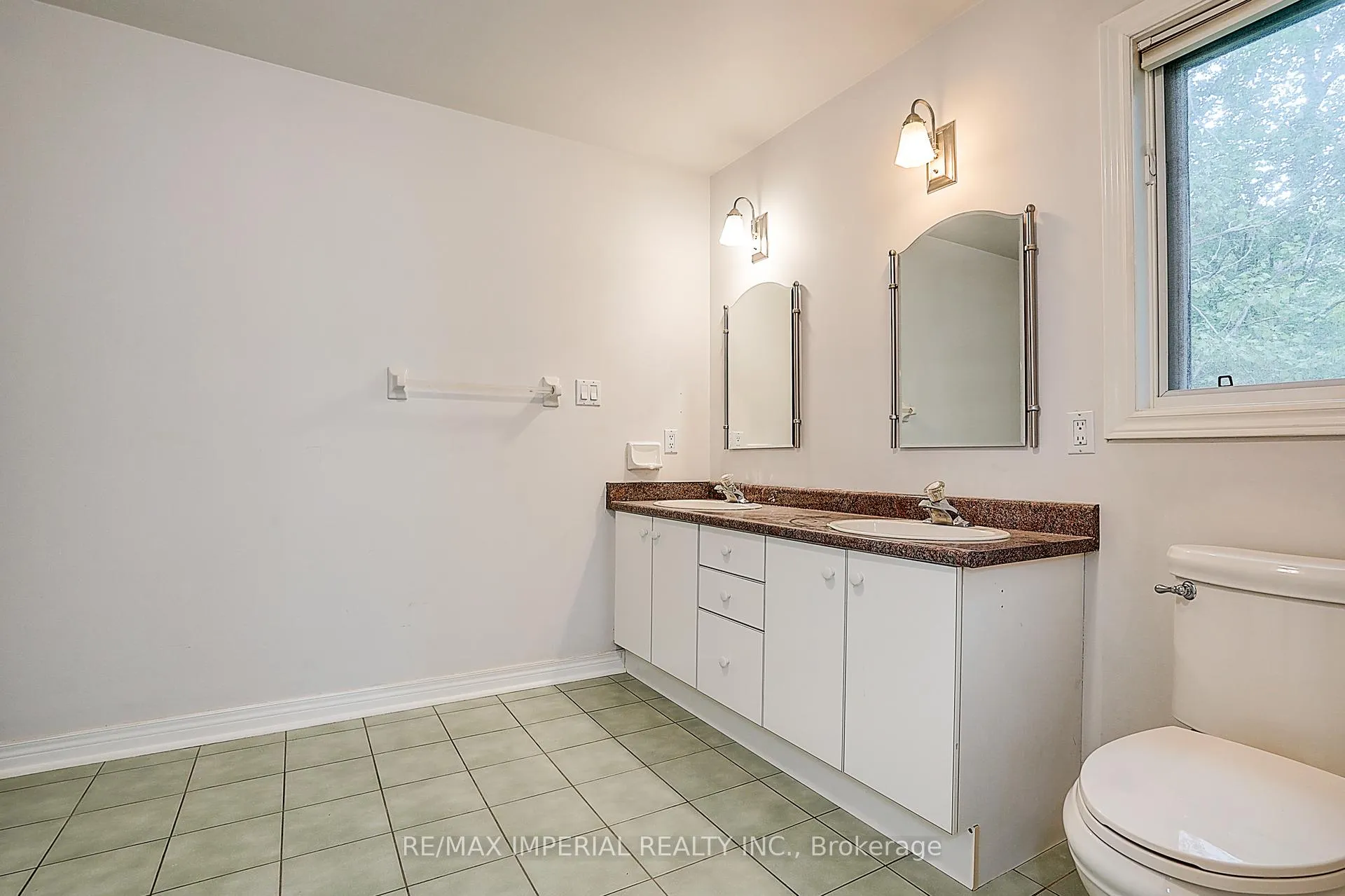 Photo 33 of 282 Ridge Road, Aurora, Aurora Estates — HOMEH