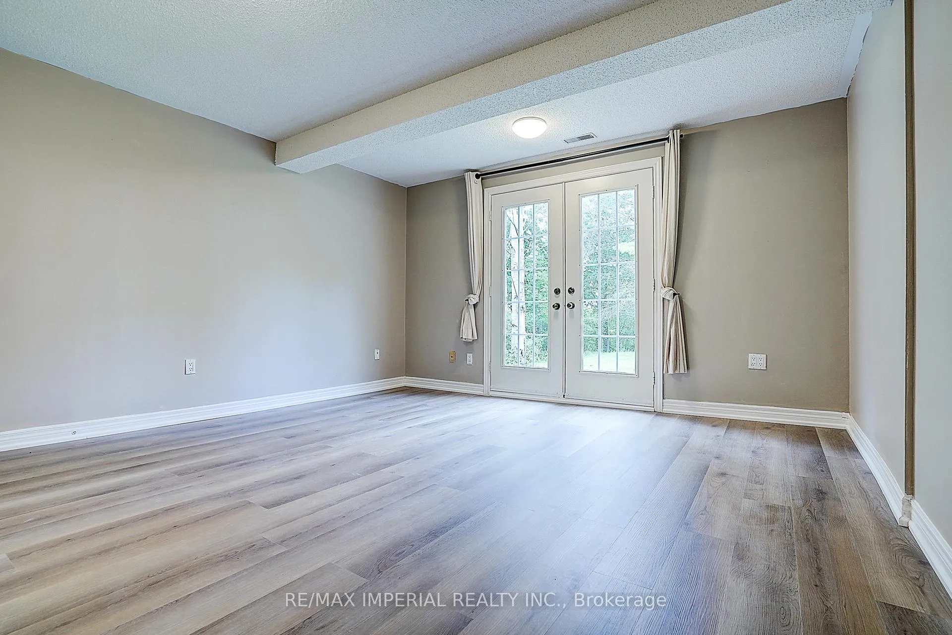 Photo 39 of 282 Ridge Road, Aurora, Aurora Estates — HOMEH