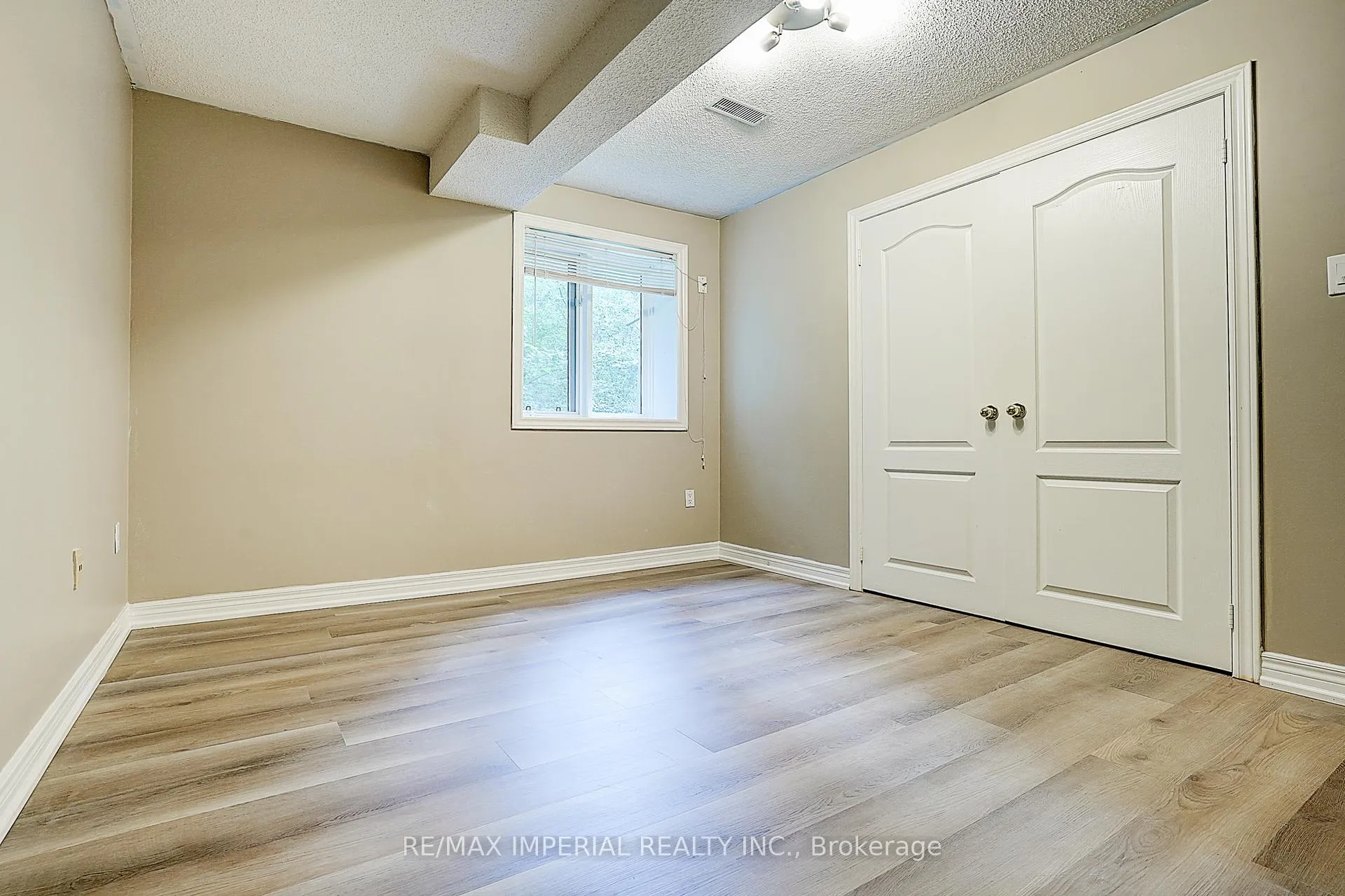 Photo 40 of 282 Ridge Road, Aurora, Aurora Estates — HOMEH