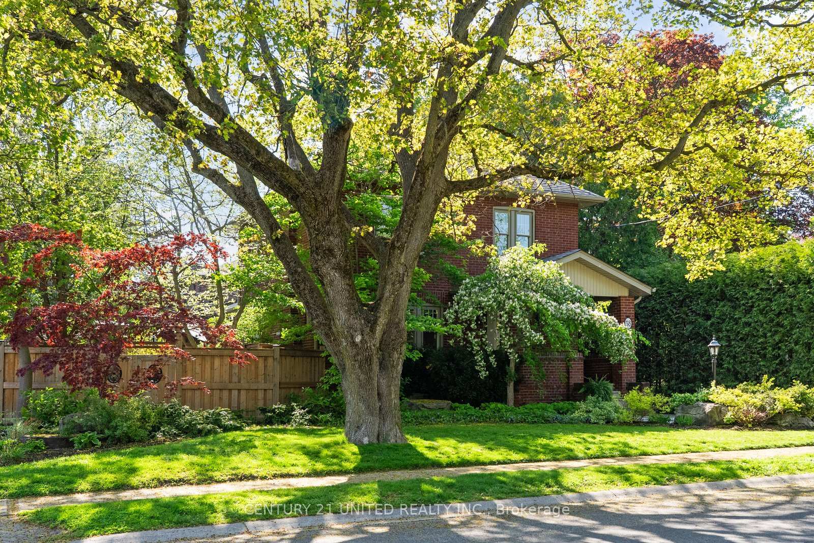 Photo 2 of 58 Centre Street, Clarington, Bowmanville — HOMEH