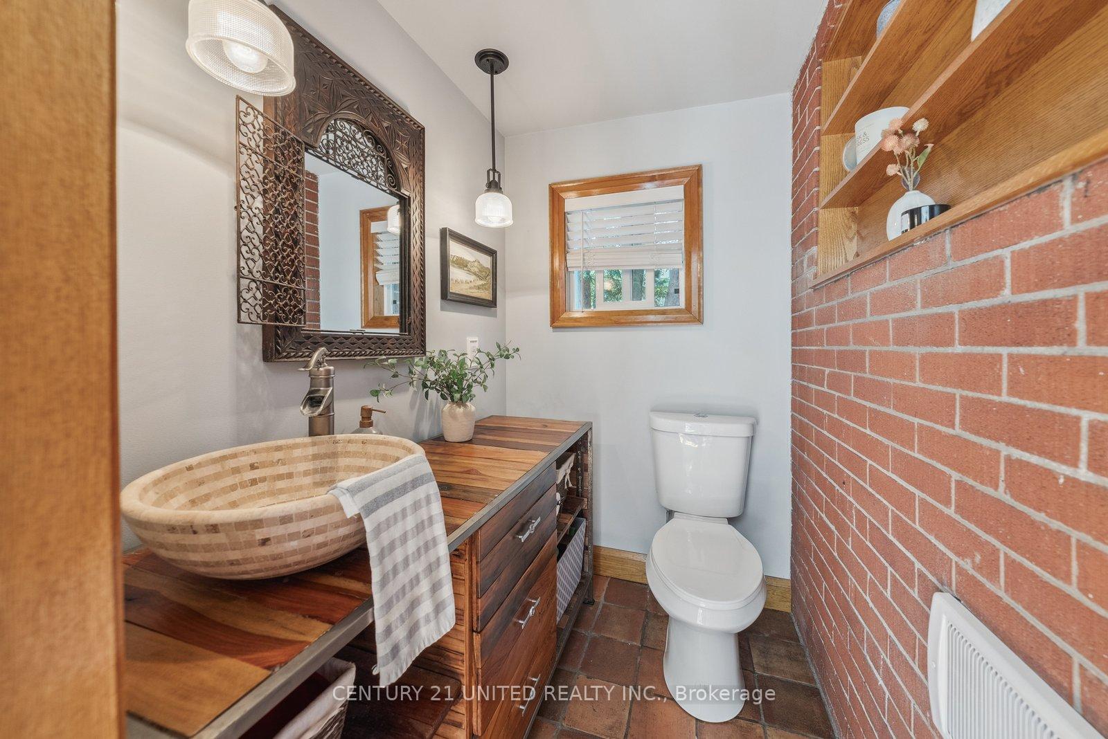 Photo 12 of 58 Centre Street, Clarington, Bowmanville — HOMEH
