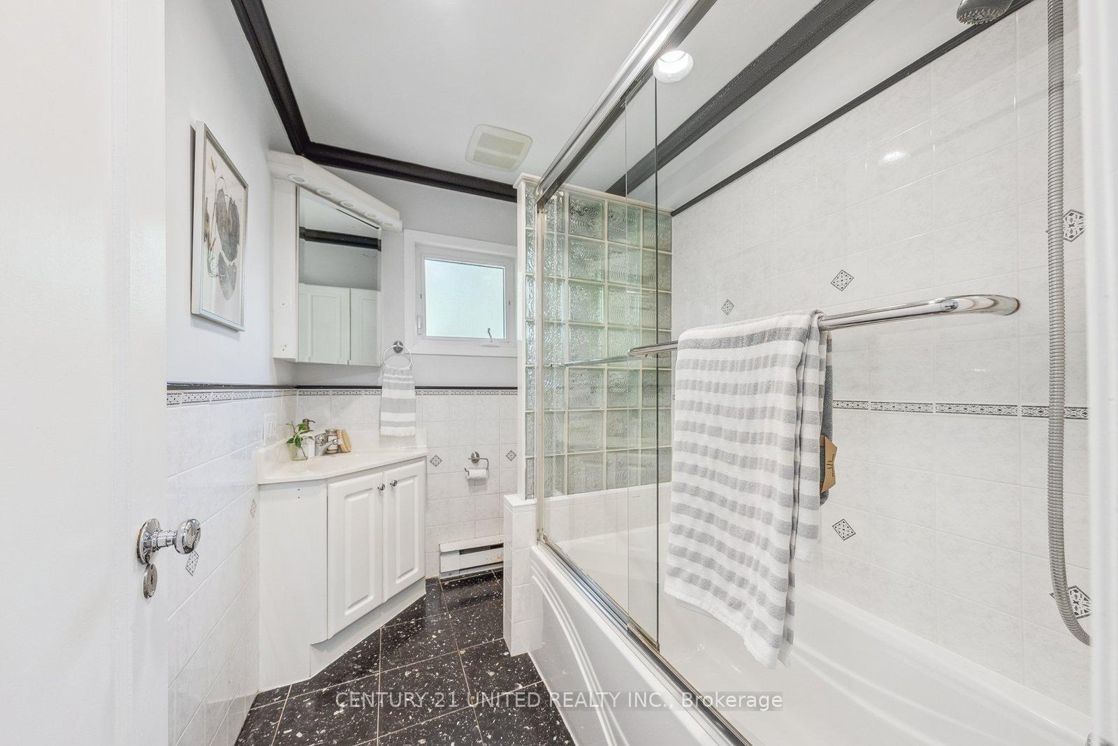 Photo 20 of 58 Centre Street, Clarington, Bowmanville — HOMEH