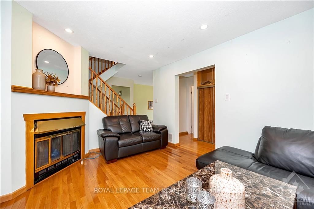 Photo 5 of 820 Torsa Court, Ottawa, Fairfield Heights — HOMEH