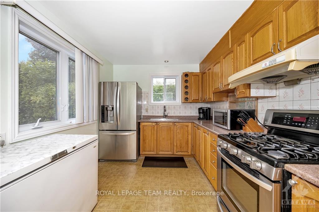 Photo 3 of 820 Torsa Court, Ottawa, Fairfield Heights — HOMEH