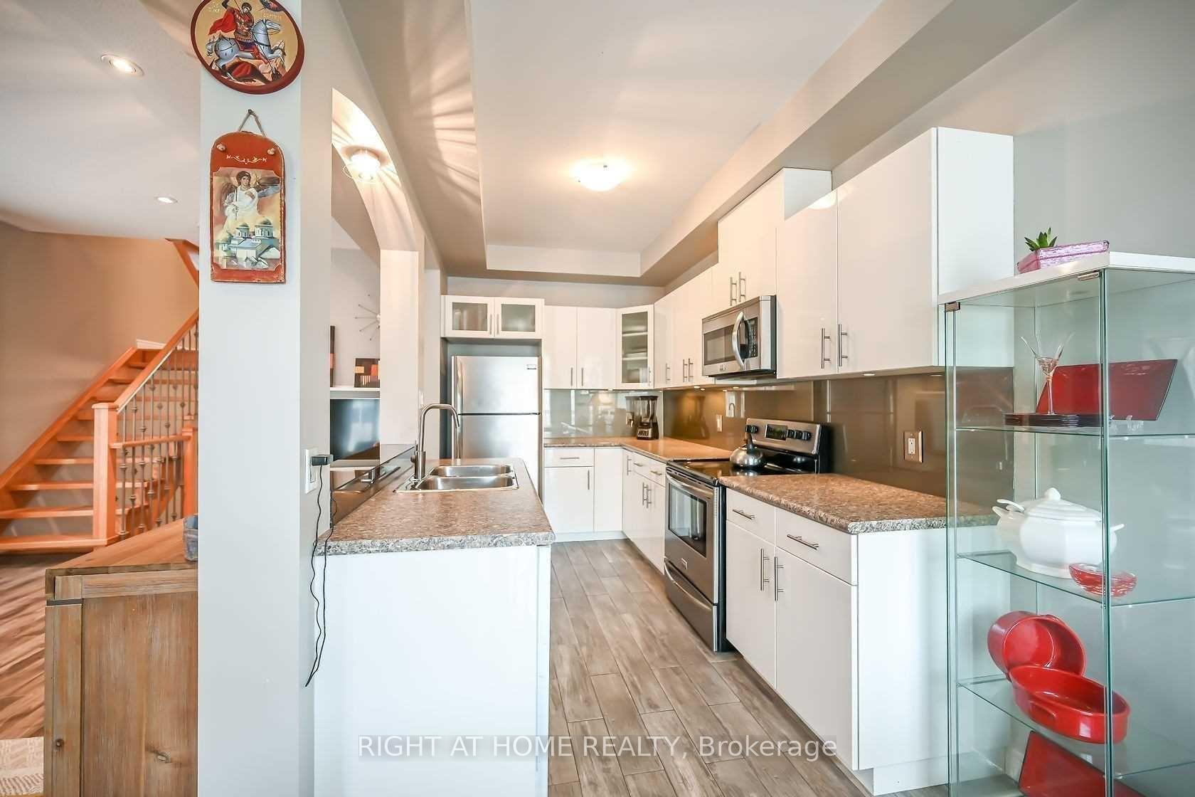 Photo 2 of 96 Highgate Drive, Hamilton, Stoney Creek Mountain — HOMEH