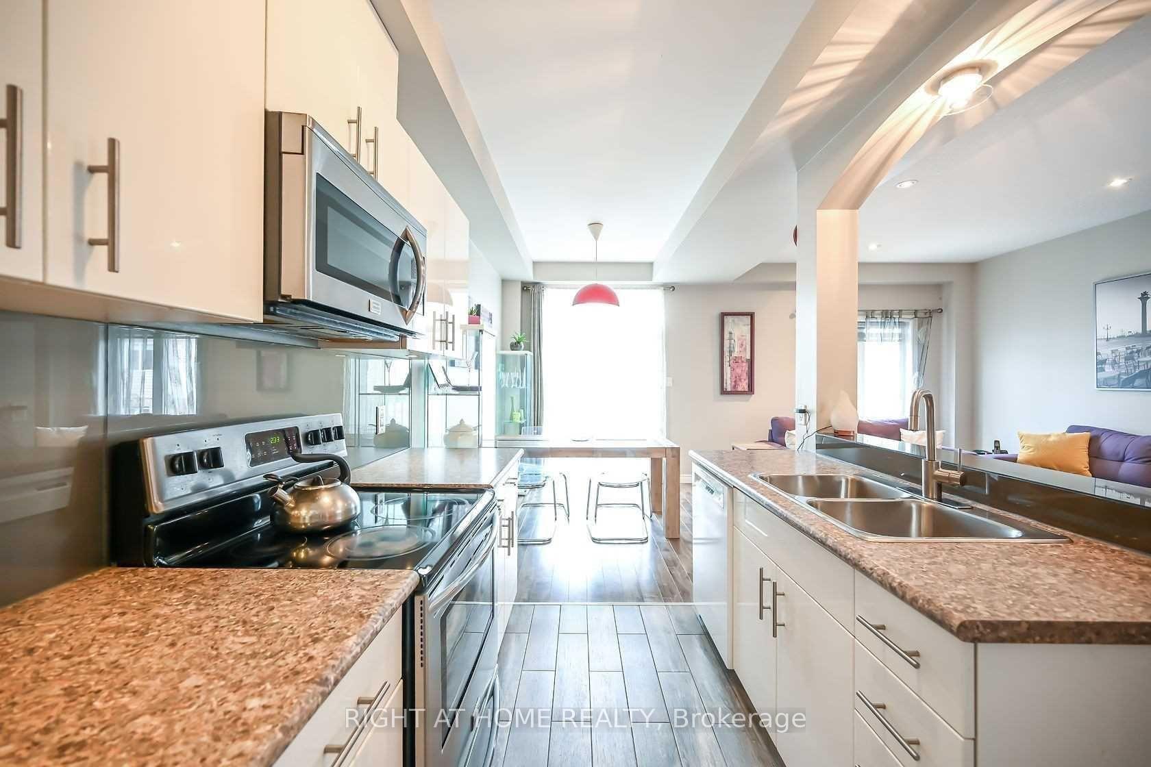 Photo 5 of 96 Highgate Drive, Hamilton, Stoney Creek Mountain — HOMEH
