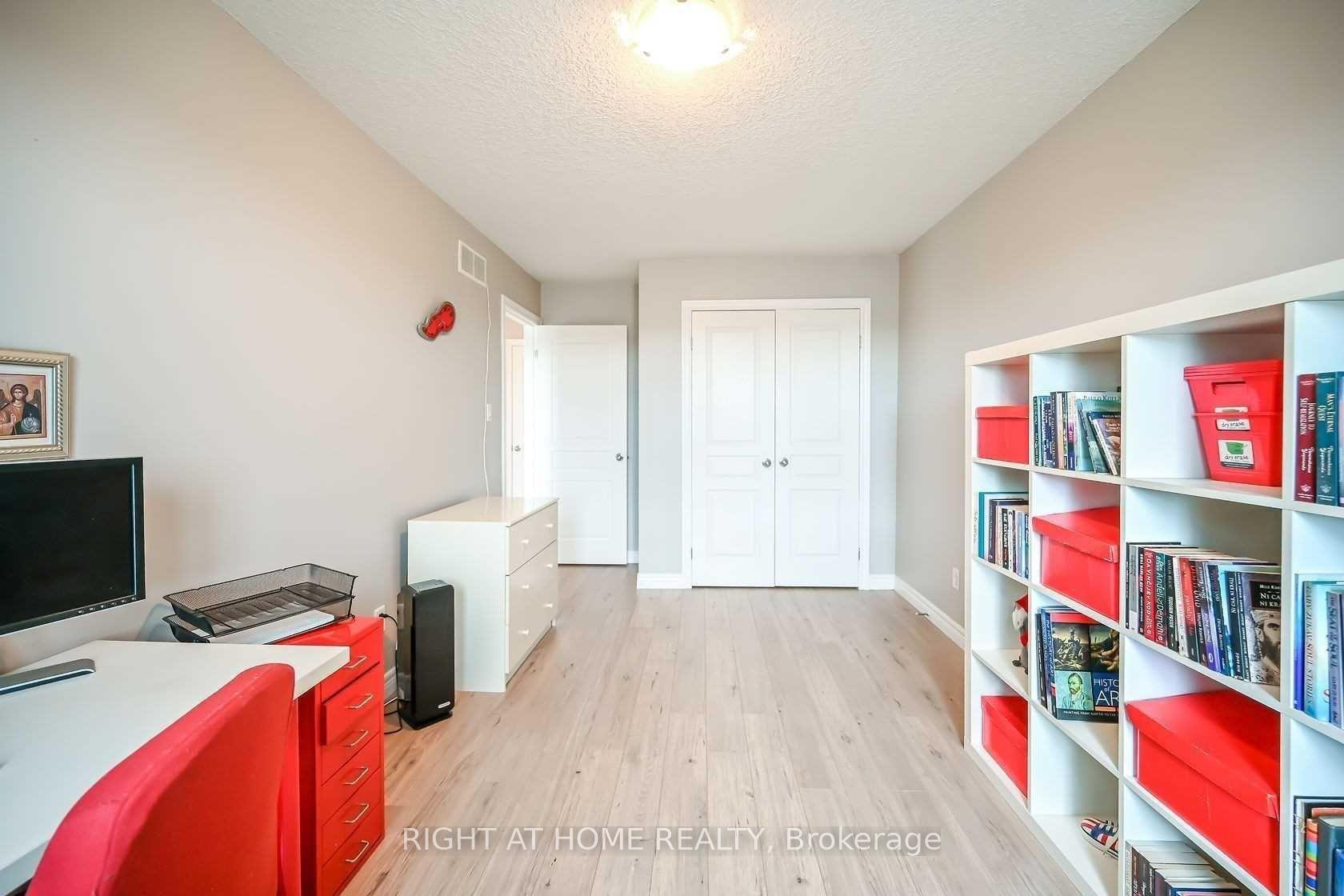 Photo 22 of 96 Highgate Drive, Hamilton, Stoney Creek Mountain — HOMEH