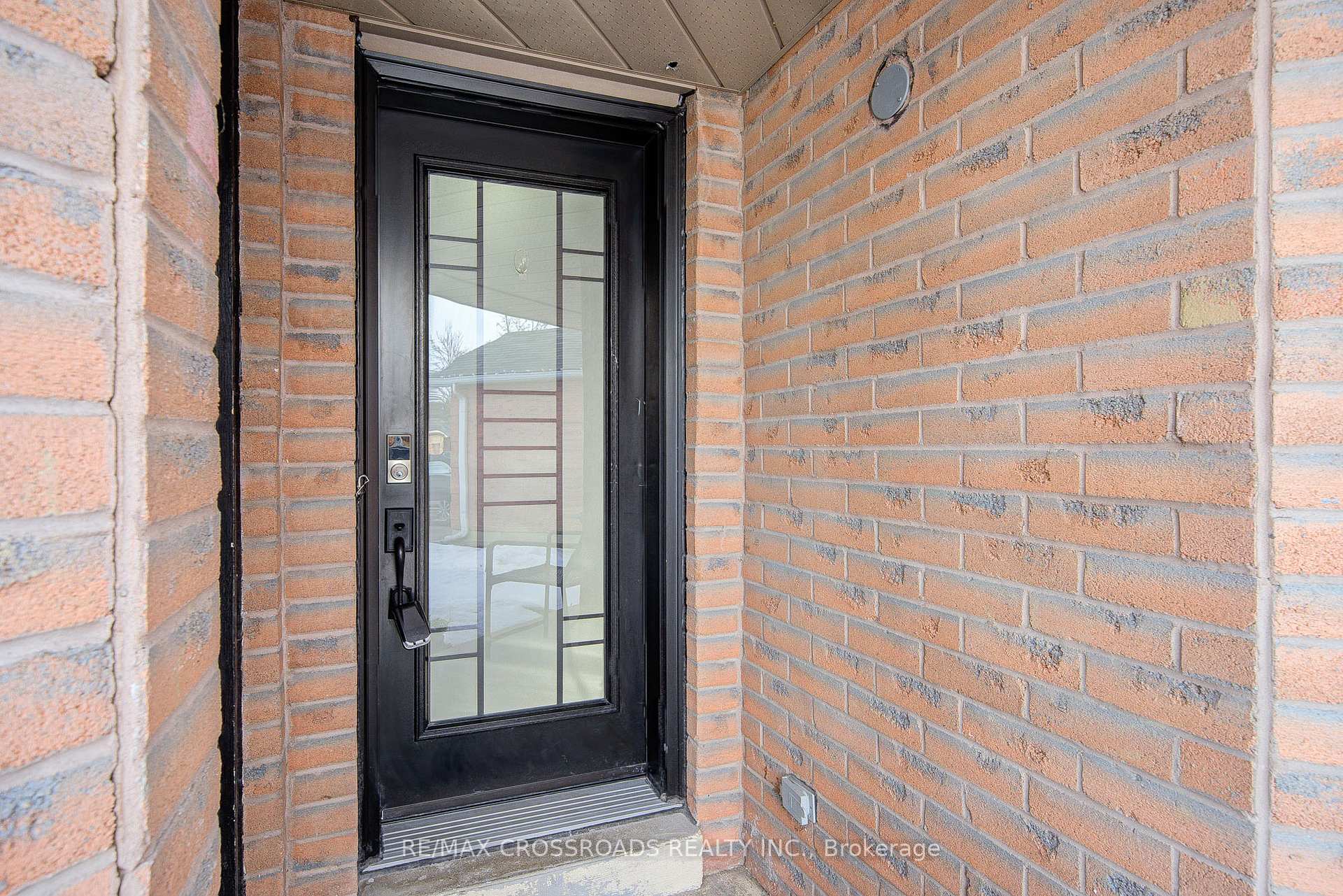 Photo 4 of 93 McMann Crescent, Clarington, Courtice — HOMEH