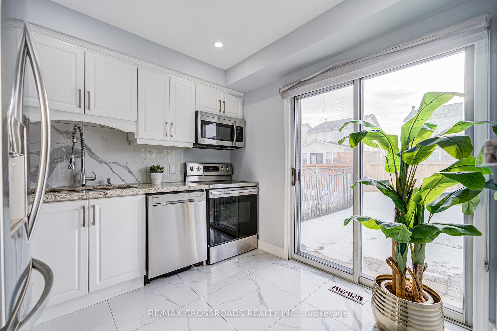 Photo 20 of 93 McMann Crescent, Clarington, Courtice — HOMEH