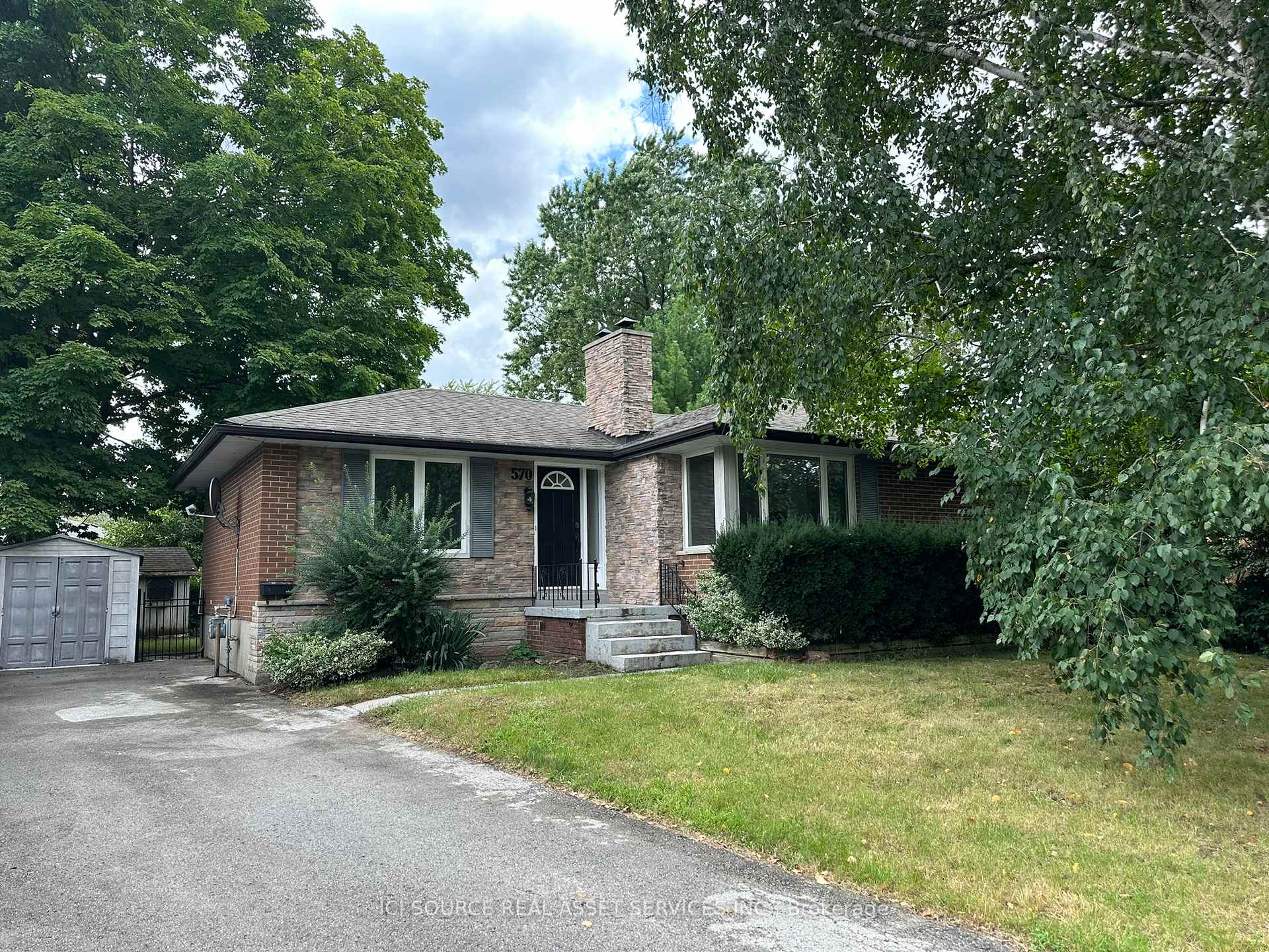 Front of 570 Wingrove Crescent
