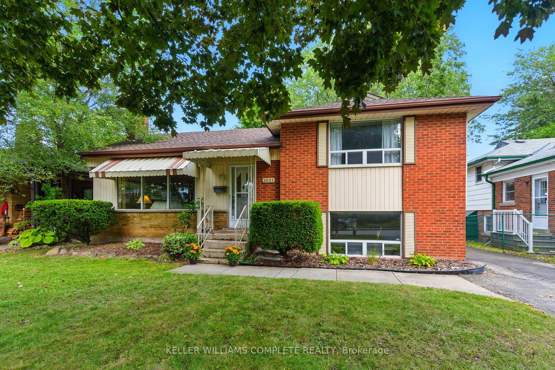 Photo 2 of 1001 Brucedale Avenue E, Hamilton, Sherwood — HOMEH